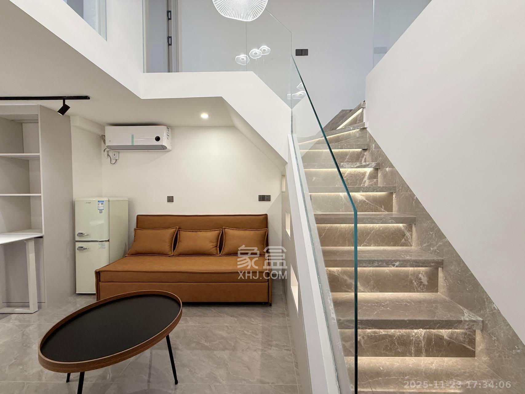 卓越中寰 2室1厅1卫 2700.0元/月 卓越中寰 2室1厅1卫 2700.0元/月室内图