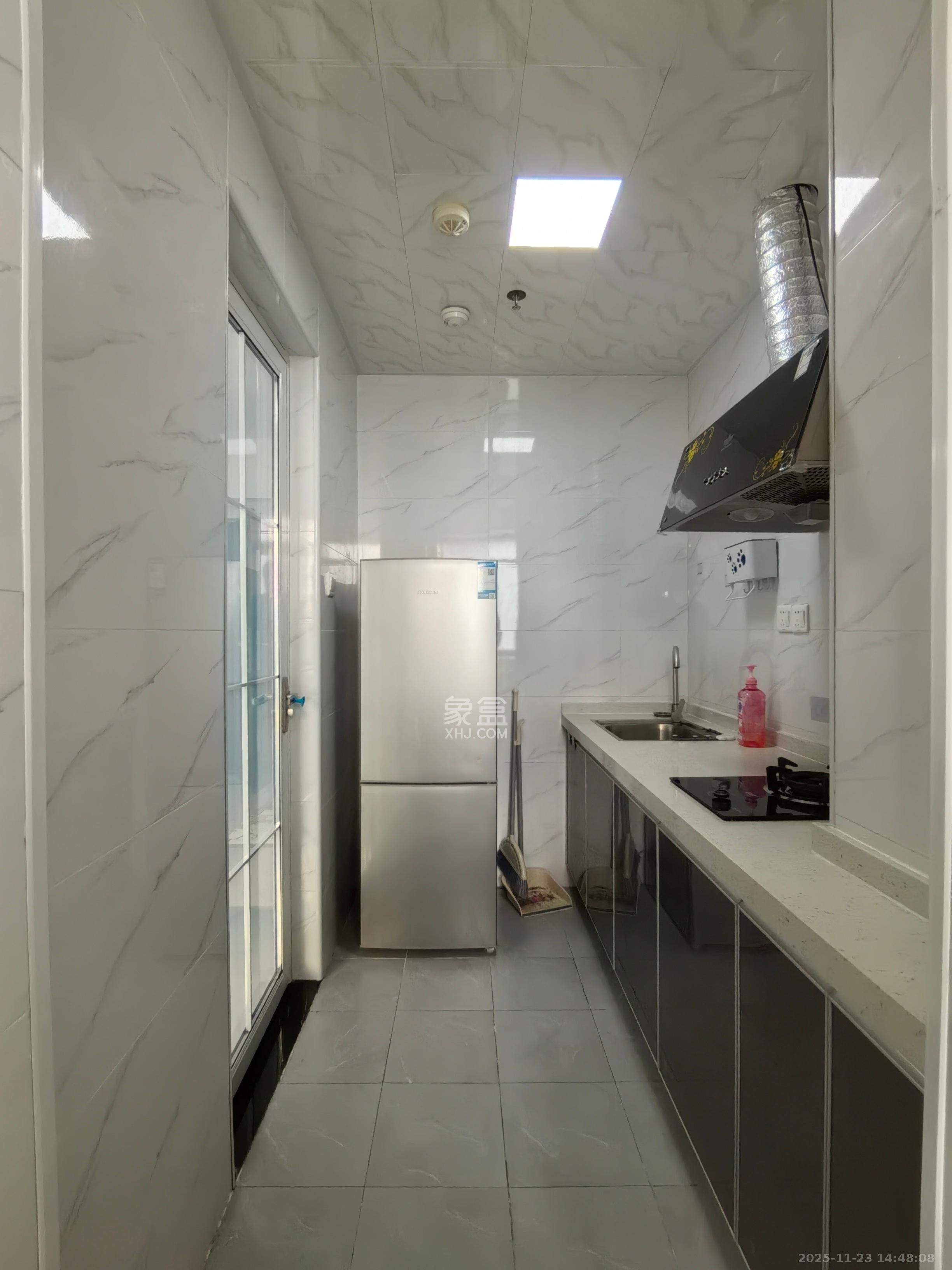 天健城  1室1厅1卫    2000.0元/月室内图