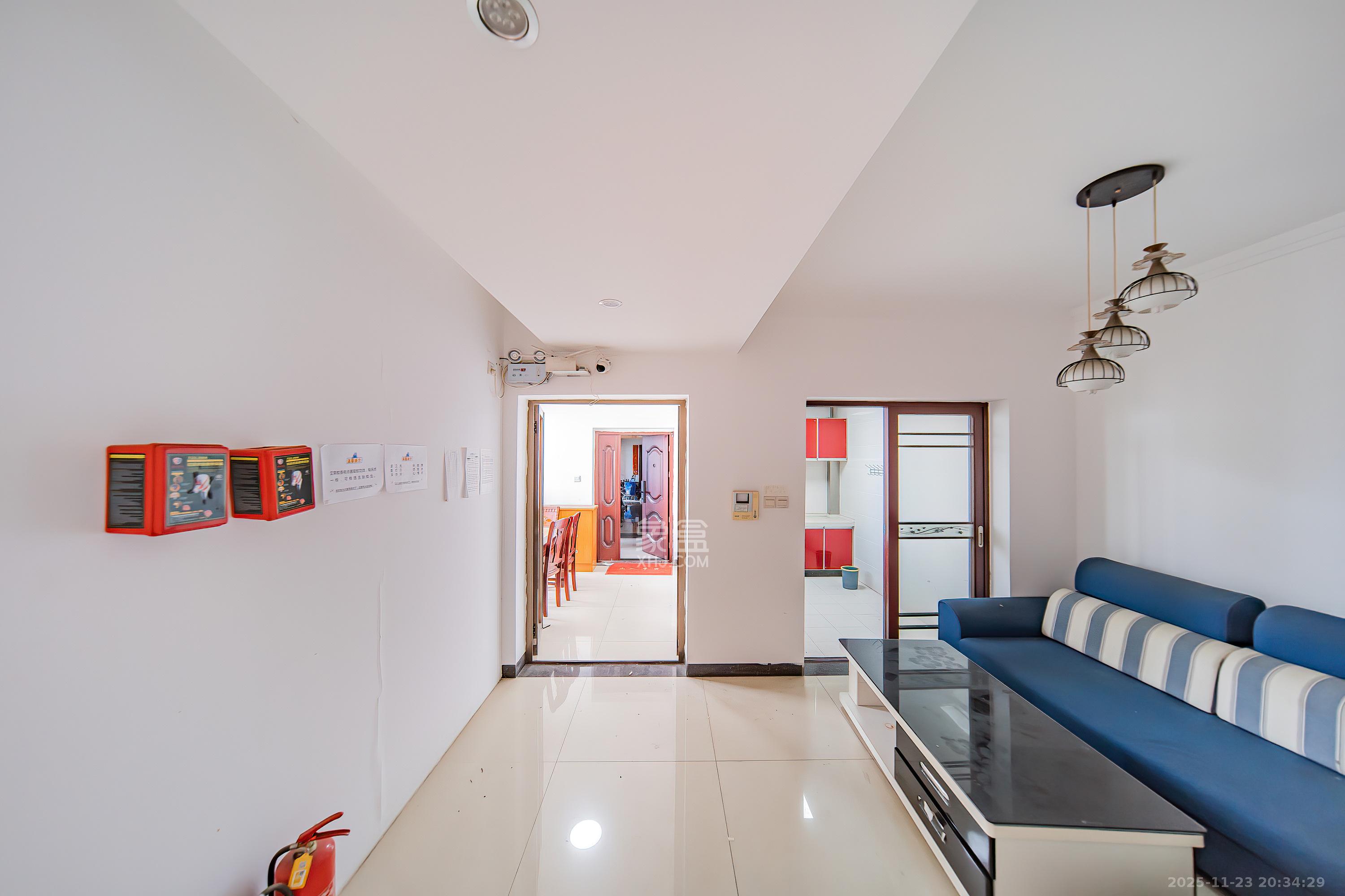 四方水岸(世方水岸) 3室2厅1卫 95.0万 四方水岸(世方水岸) 3室2厅1卫 95.0万客厅