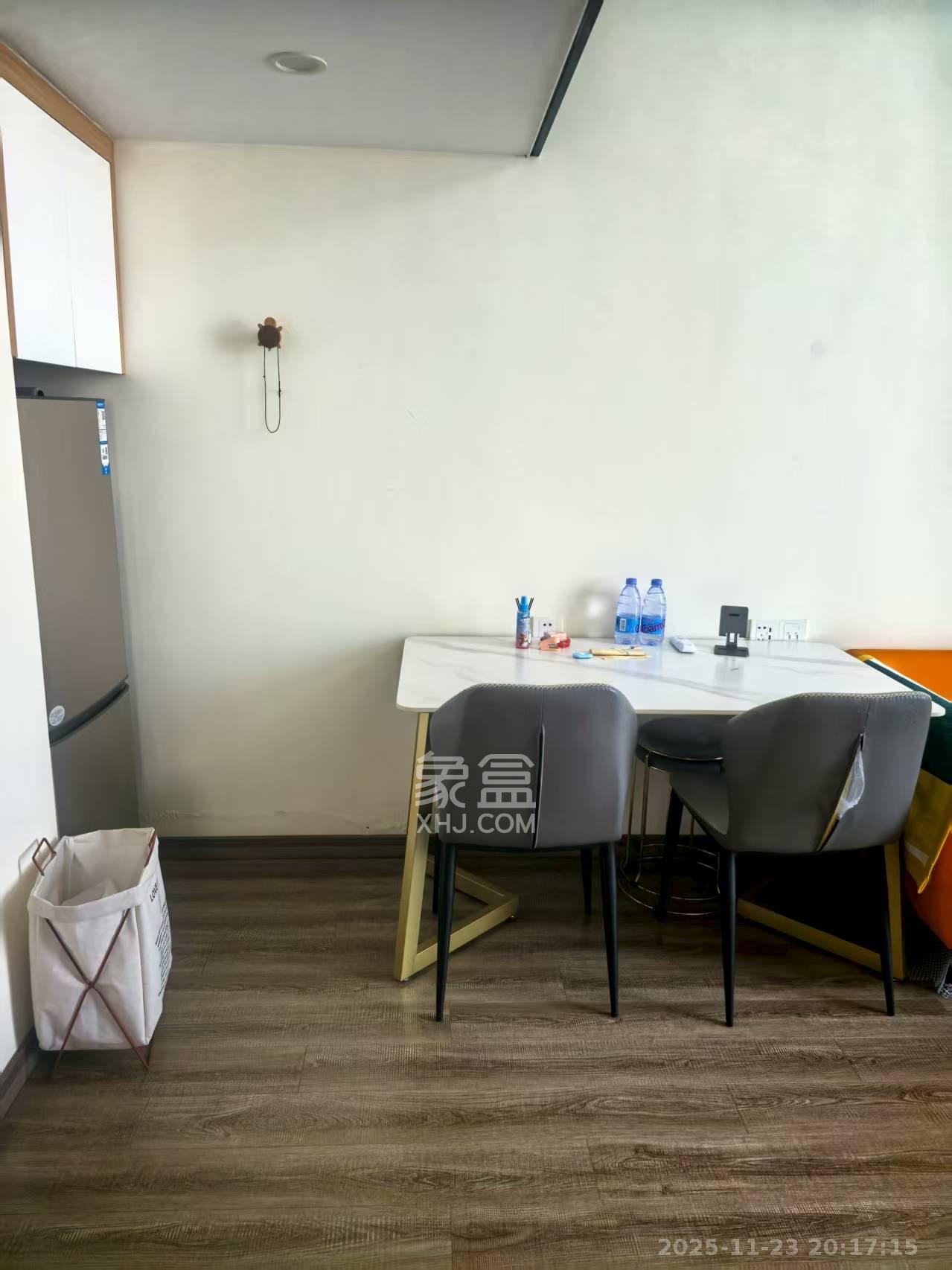 卓越浅水湾  1室0厅0卫    3000.0元/月室内图