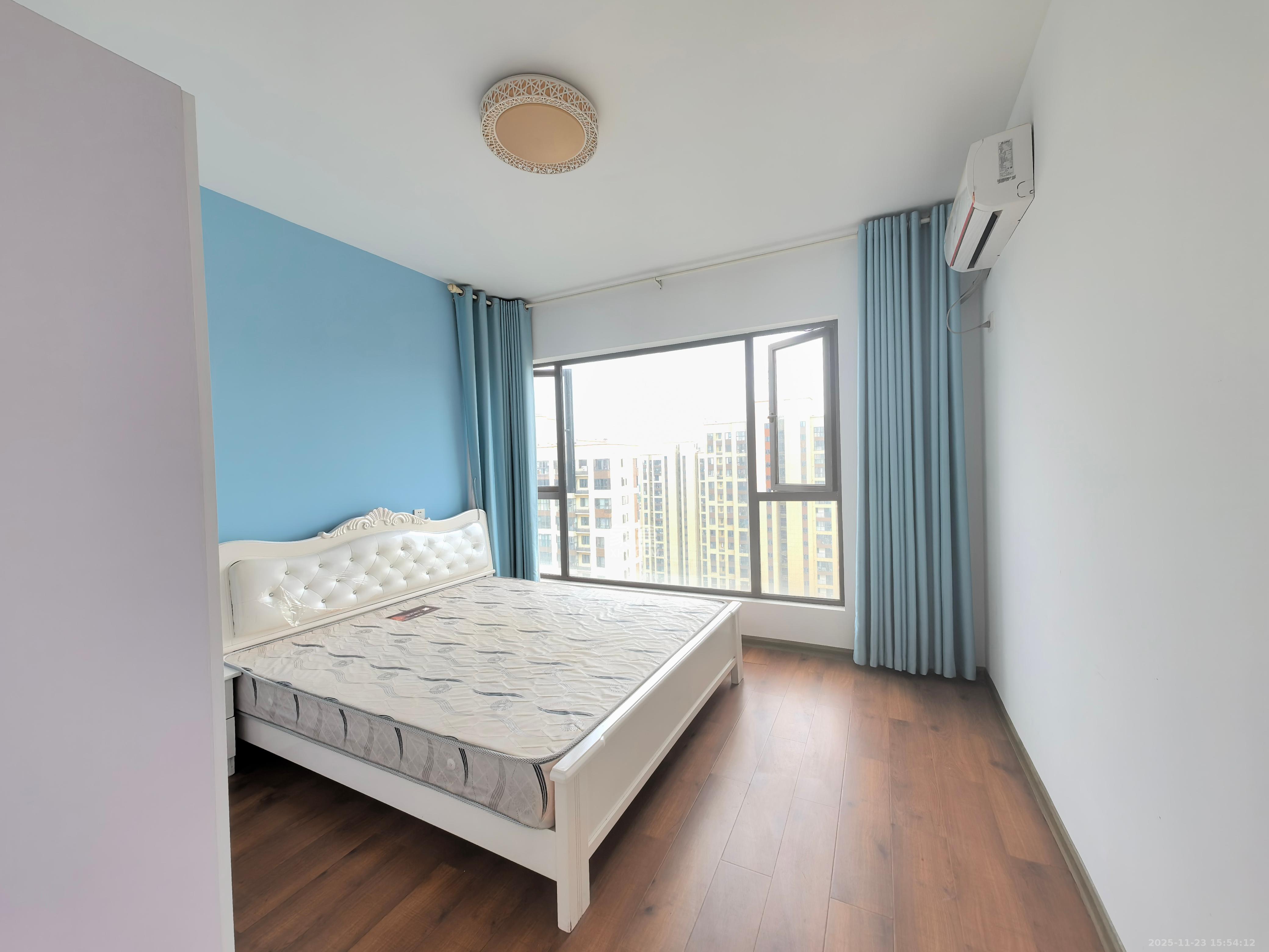 卓越蔚蓝城邦  4室2厅2卫    2300.0元/月室内图