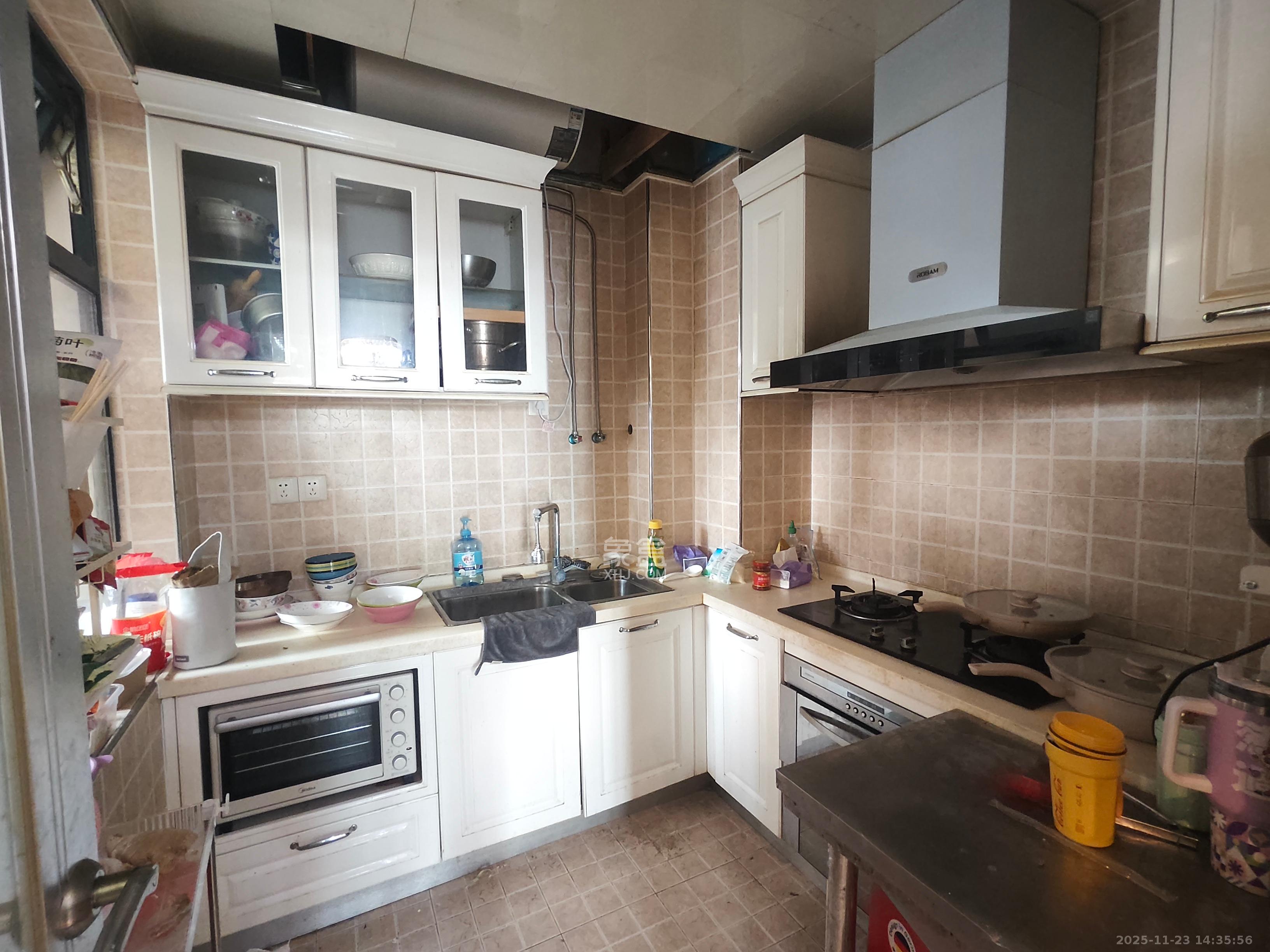 融圣国际  3室1厅2卫    3600.0元/月室内图