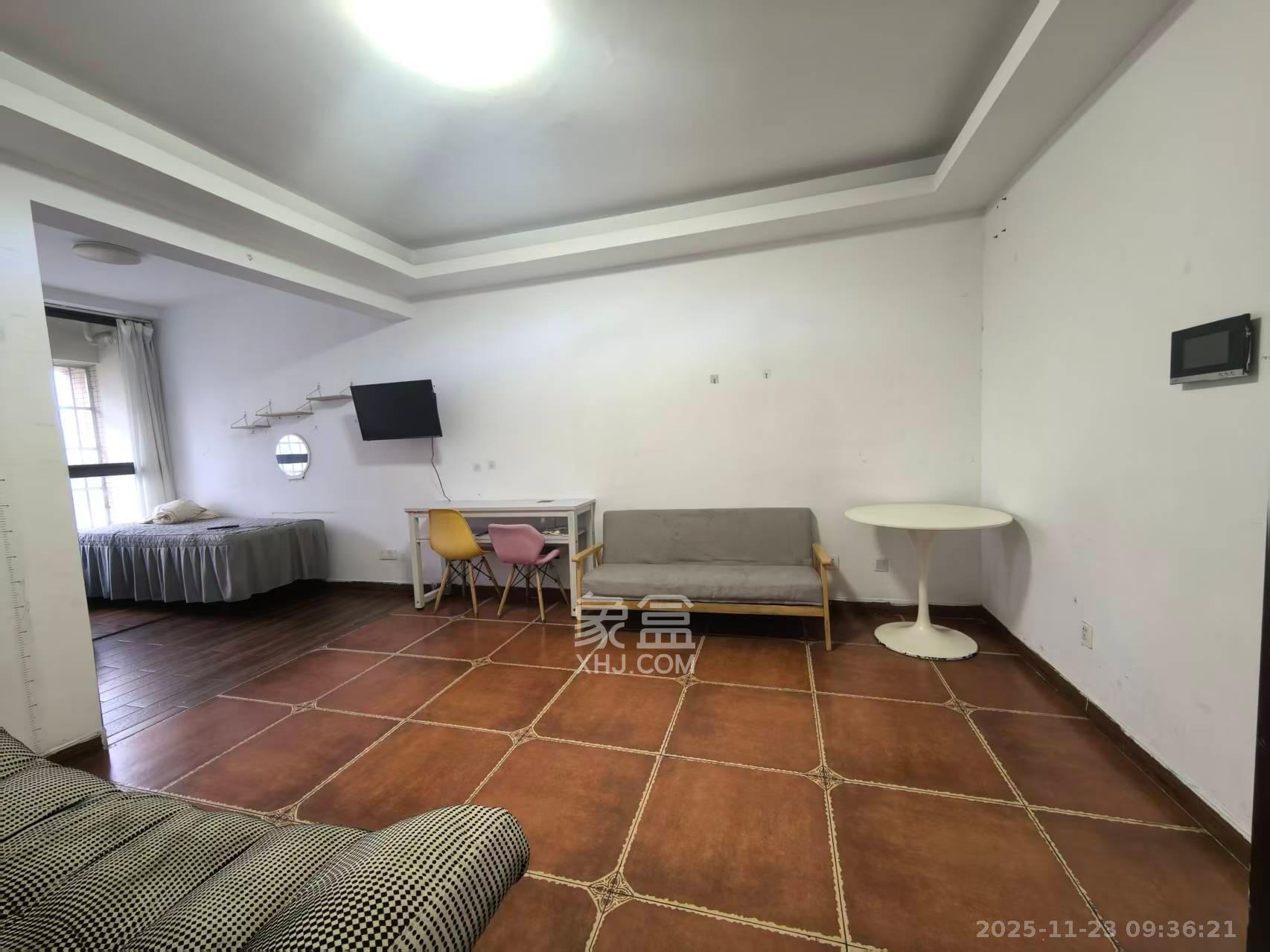 华润五彩城  1室1厅1卫    1700.0元/月