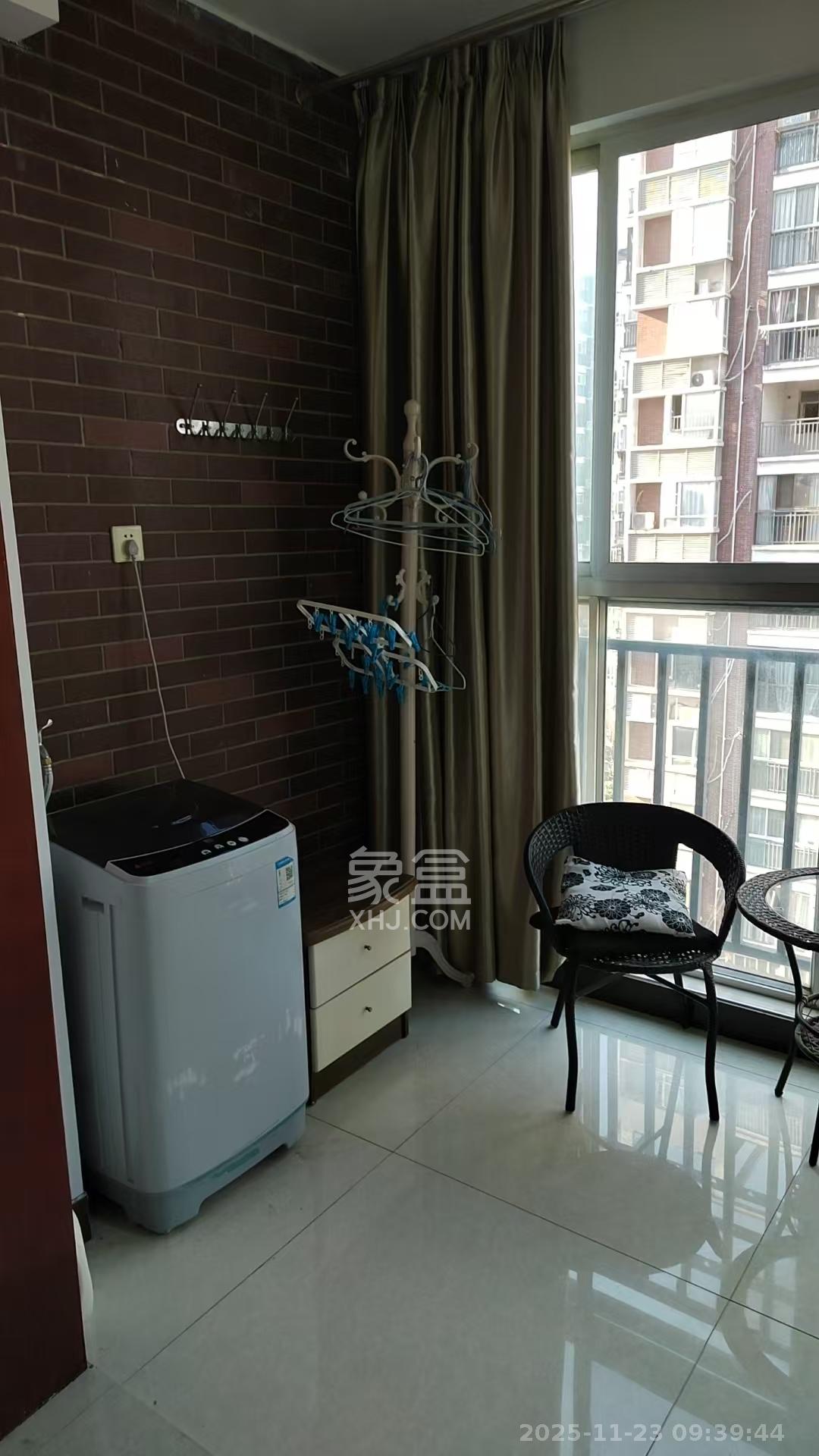 学府华庭  1室2厅1卫    2400.0元/月室内图