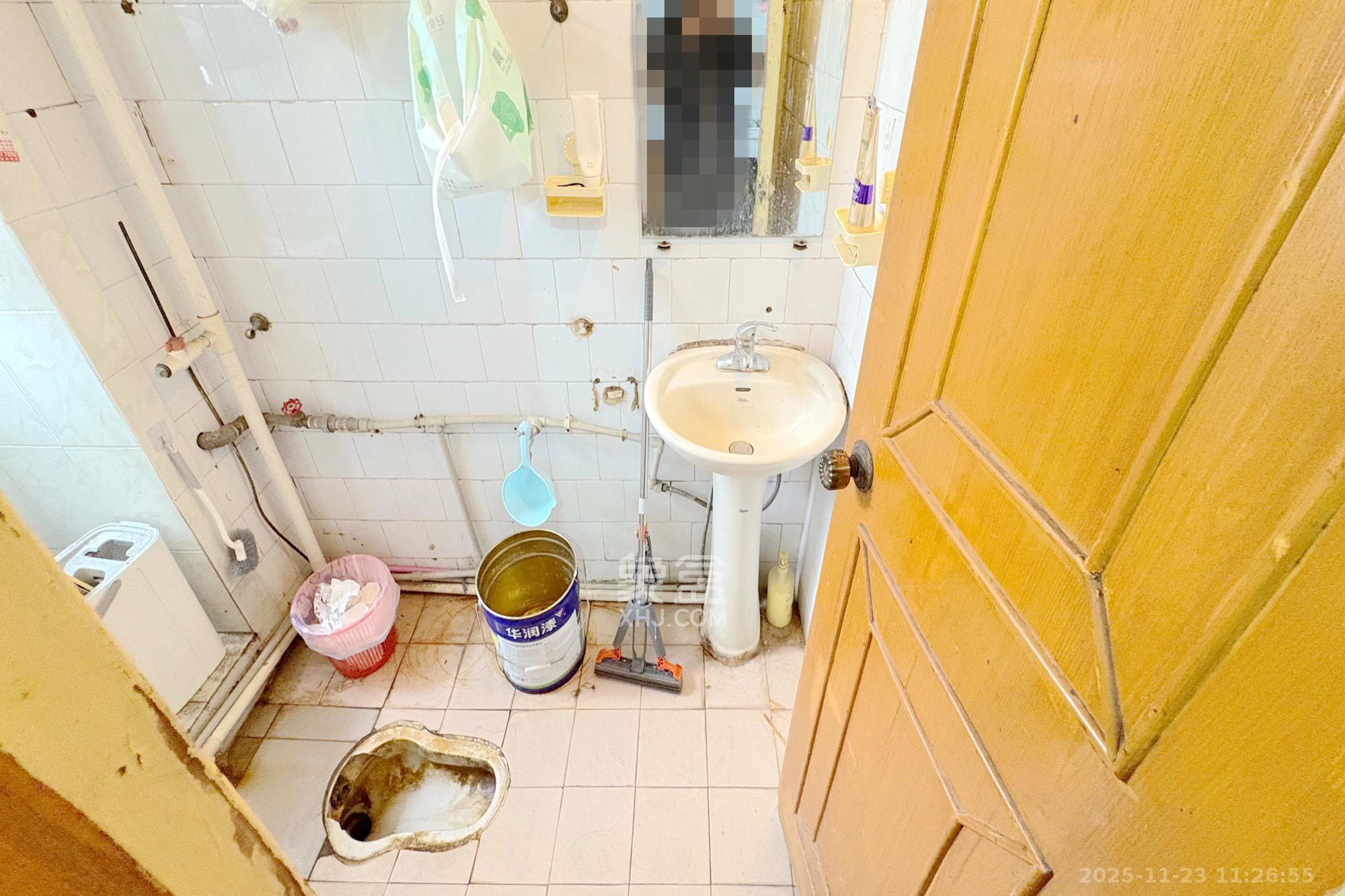 复兴街(陈家巷)散盘 2室2厅1卫 56.0万 复兴街(陈家巷)散盘 2室2厅1卫 56.0万卫生间