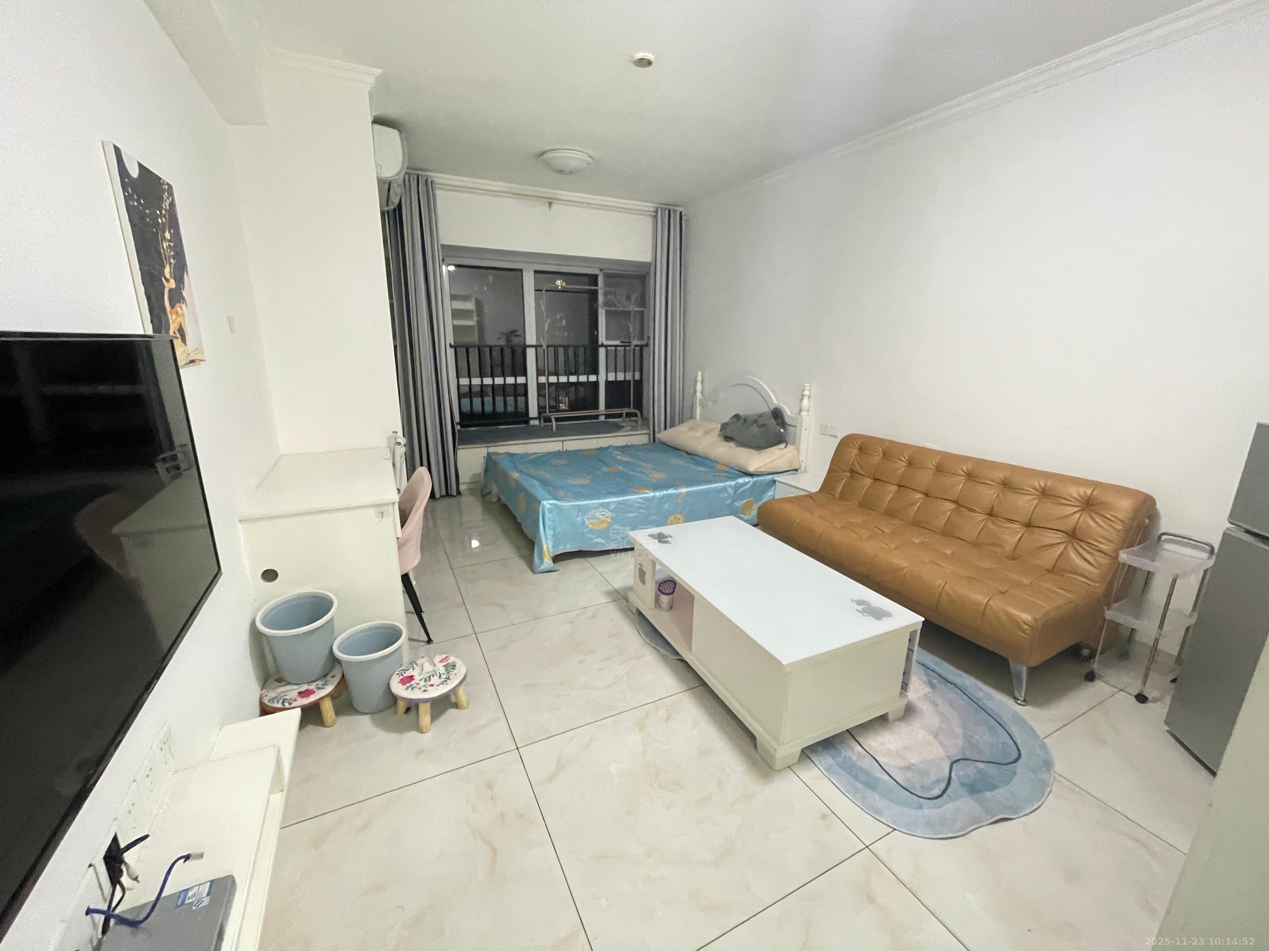 美的城三期  1室1厅1卫    1100.0元/月室内图1