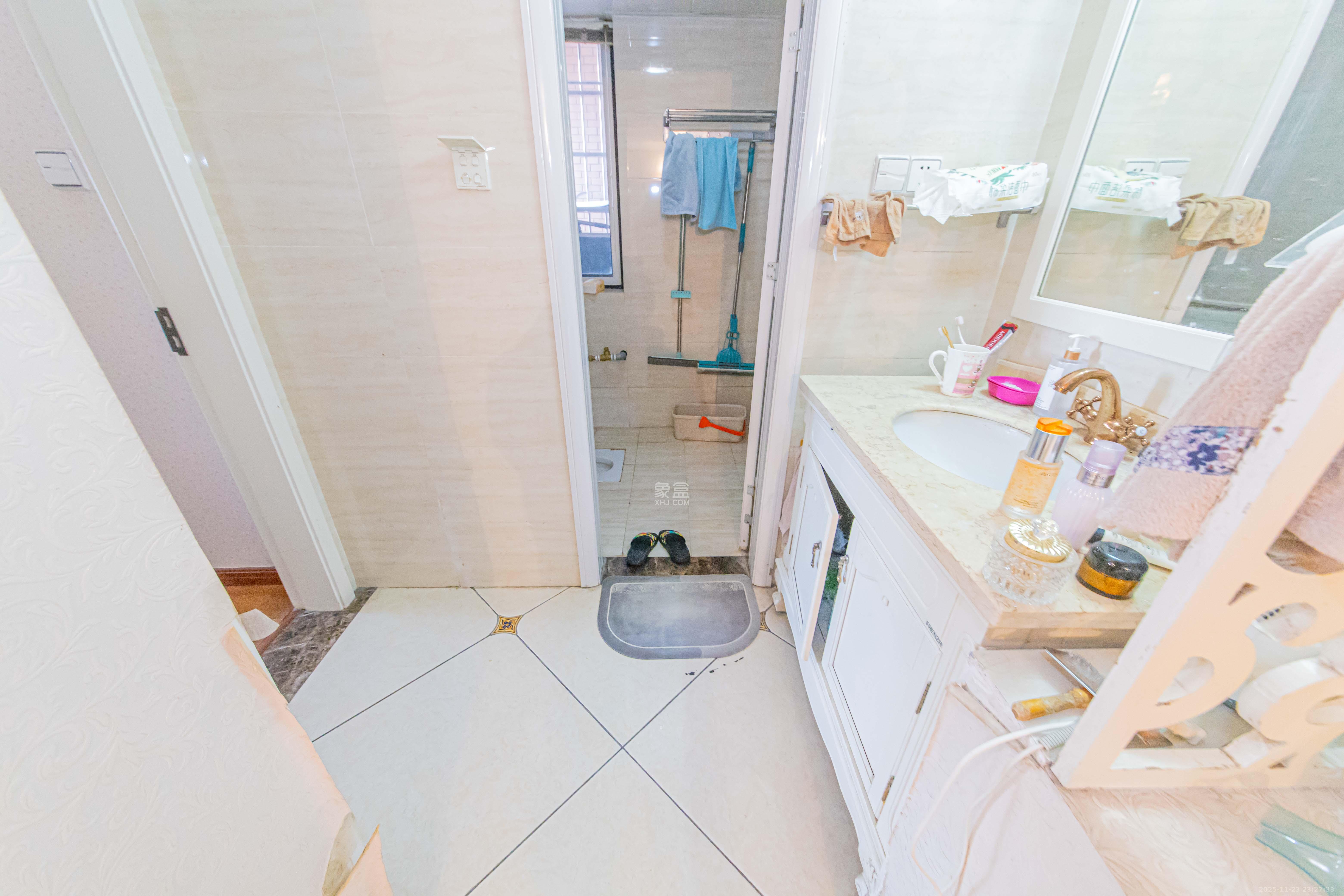 怡和山庄 3室2厅2卫 100.0万 怡和山庄 3室2厅2卫 100.0万卫生间