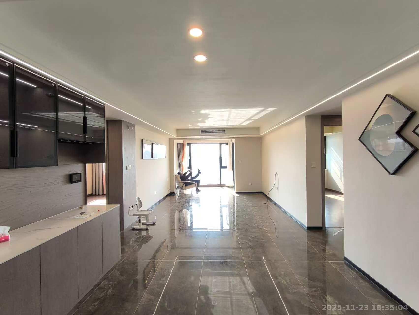 保利城(中航城国际社区、郡原美村) 4室2厅2卫 4000.0元/月 保利城(中航城国际社区、郡原美村) 4室2厅2卫 4000.0元/月室内图