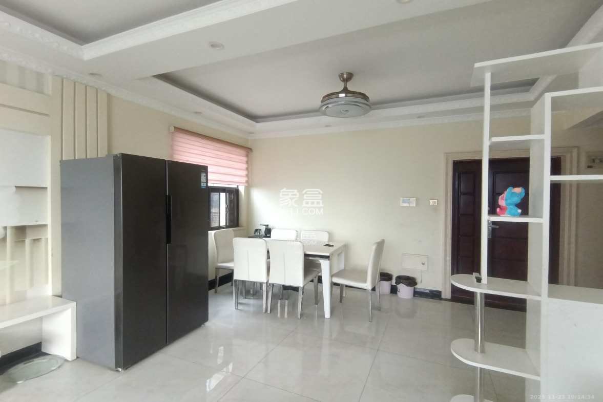 西湖星城公馆 3室2厅2卫 1600.0元/月 西湖星城公馆 3室2厅2卫 1600.0元/月室内图