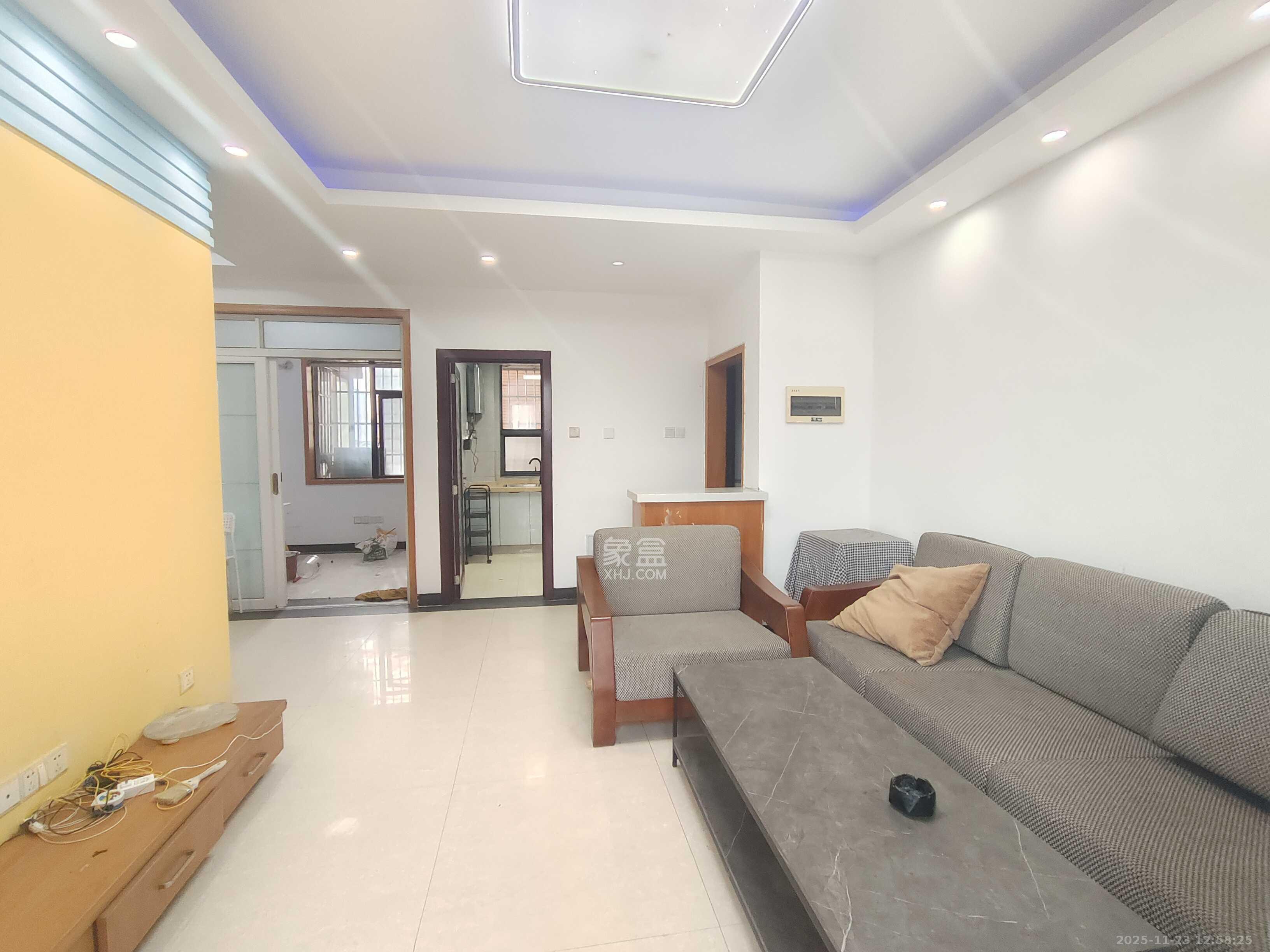 融圣国际 2室1厅1卫 2700.0元/月 融圣国际 2室1厅1卫 2700.0元/月室内图