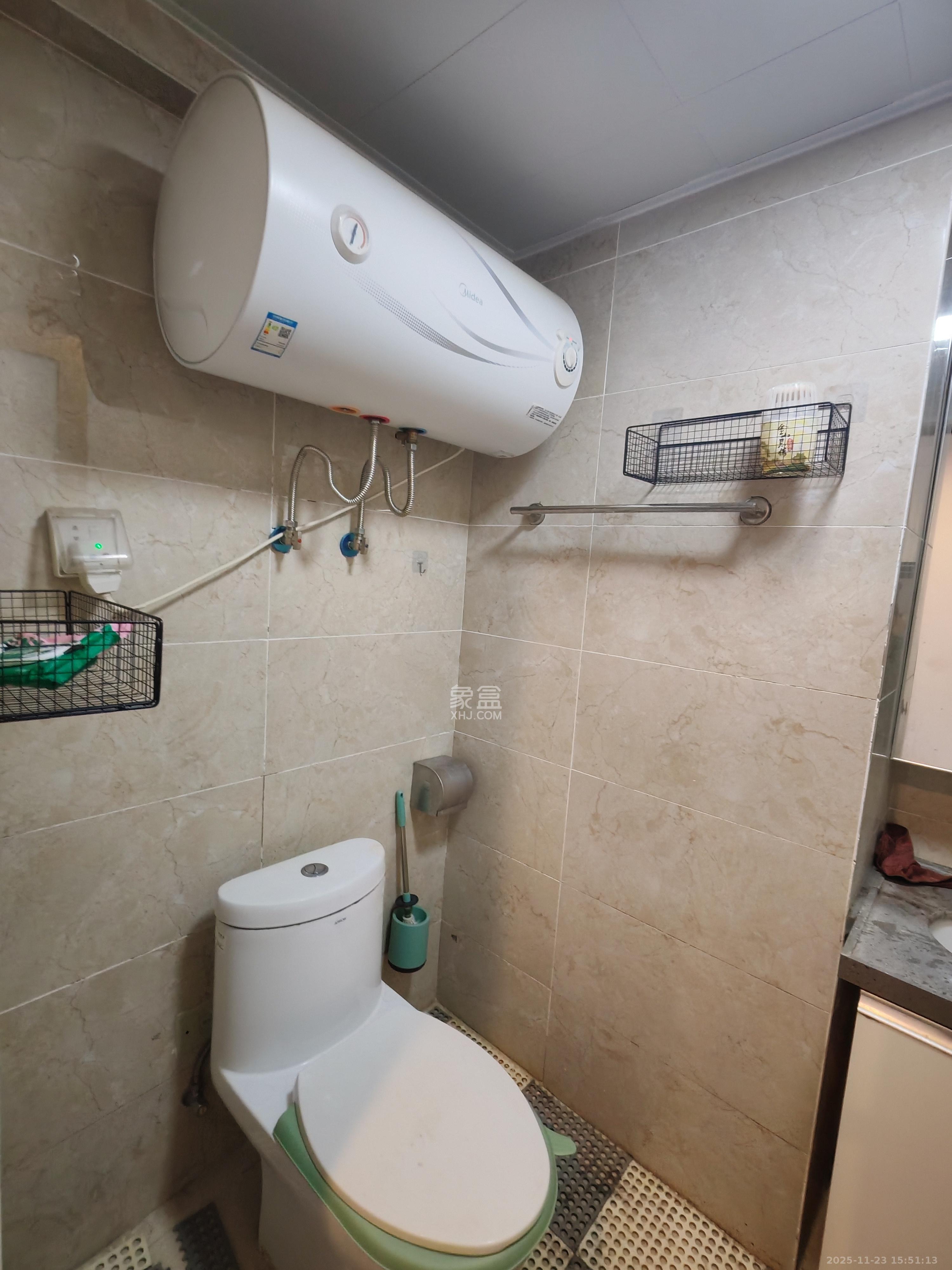 荣泰广场 1室0厅1卫 1500.0元/月 荣泰广场 1室0厅1卫 1500.0元/月室内图