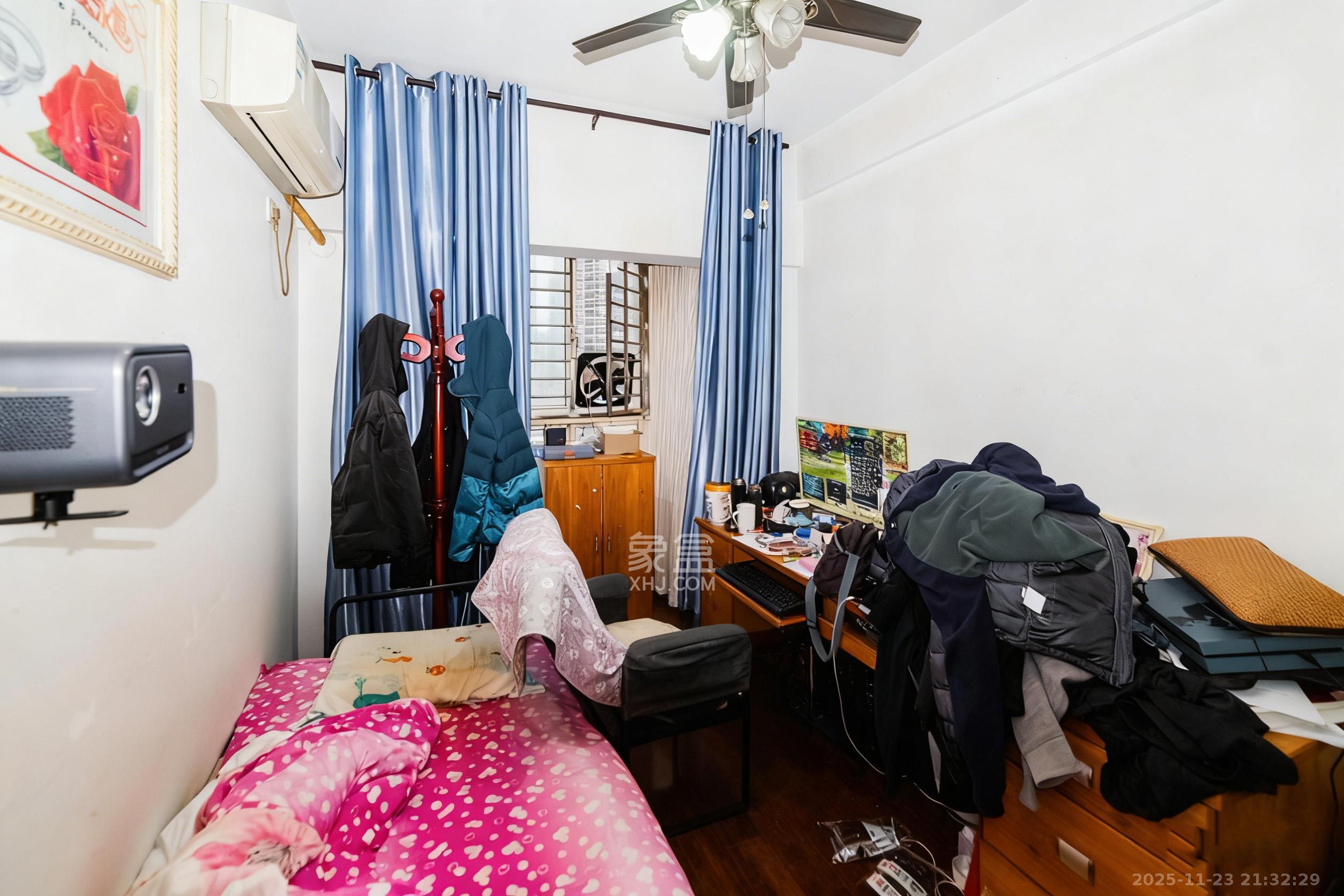 先锋水韵花都  3室1厅1卫    79.8万卧室