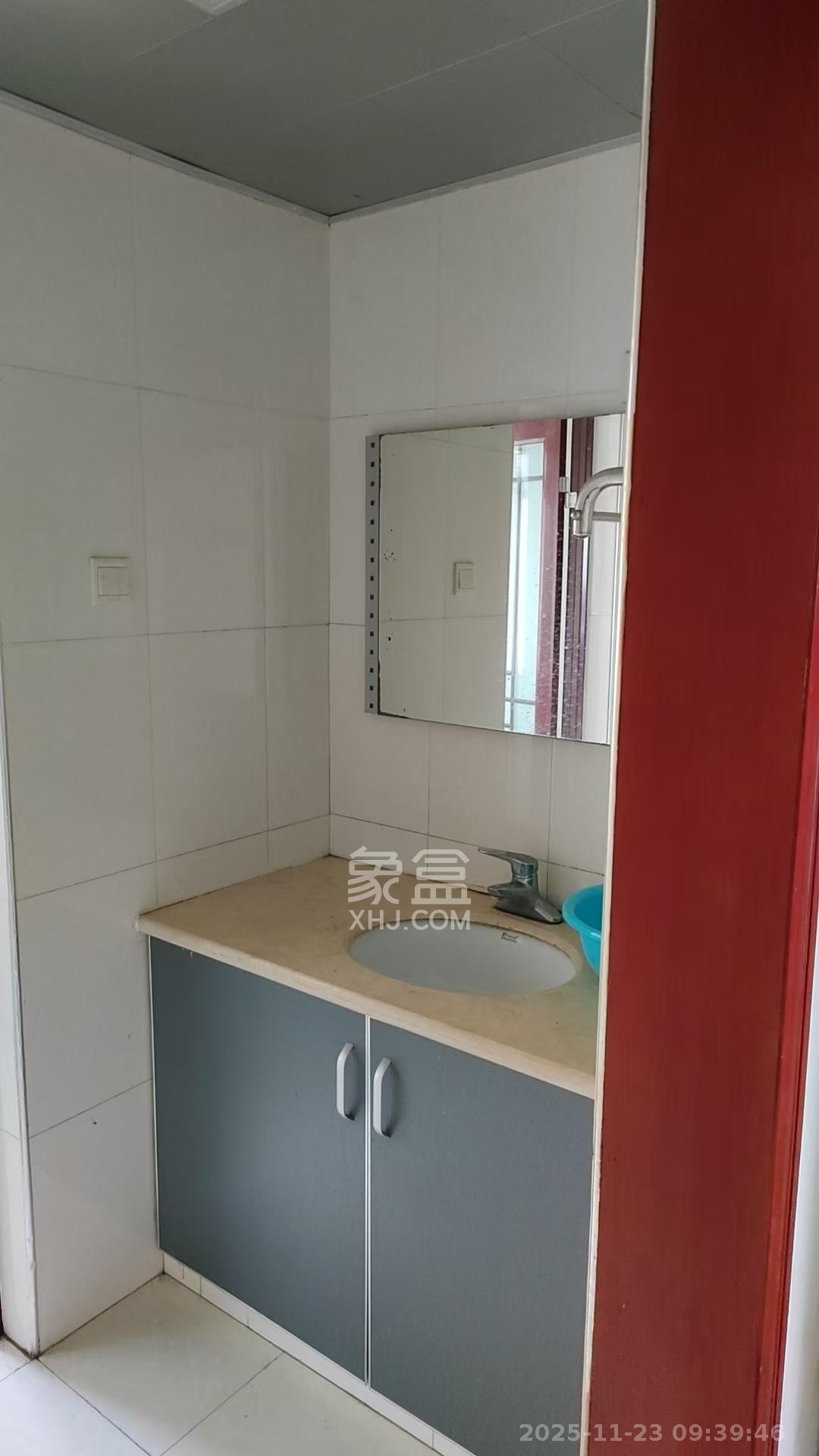 学府华庭  1室2厅1卫    2400.0元/月室内图