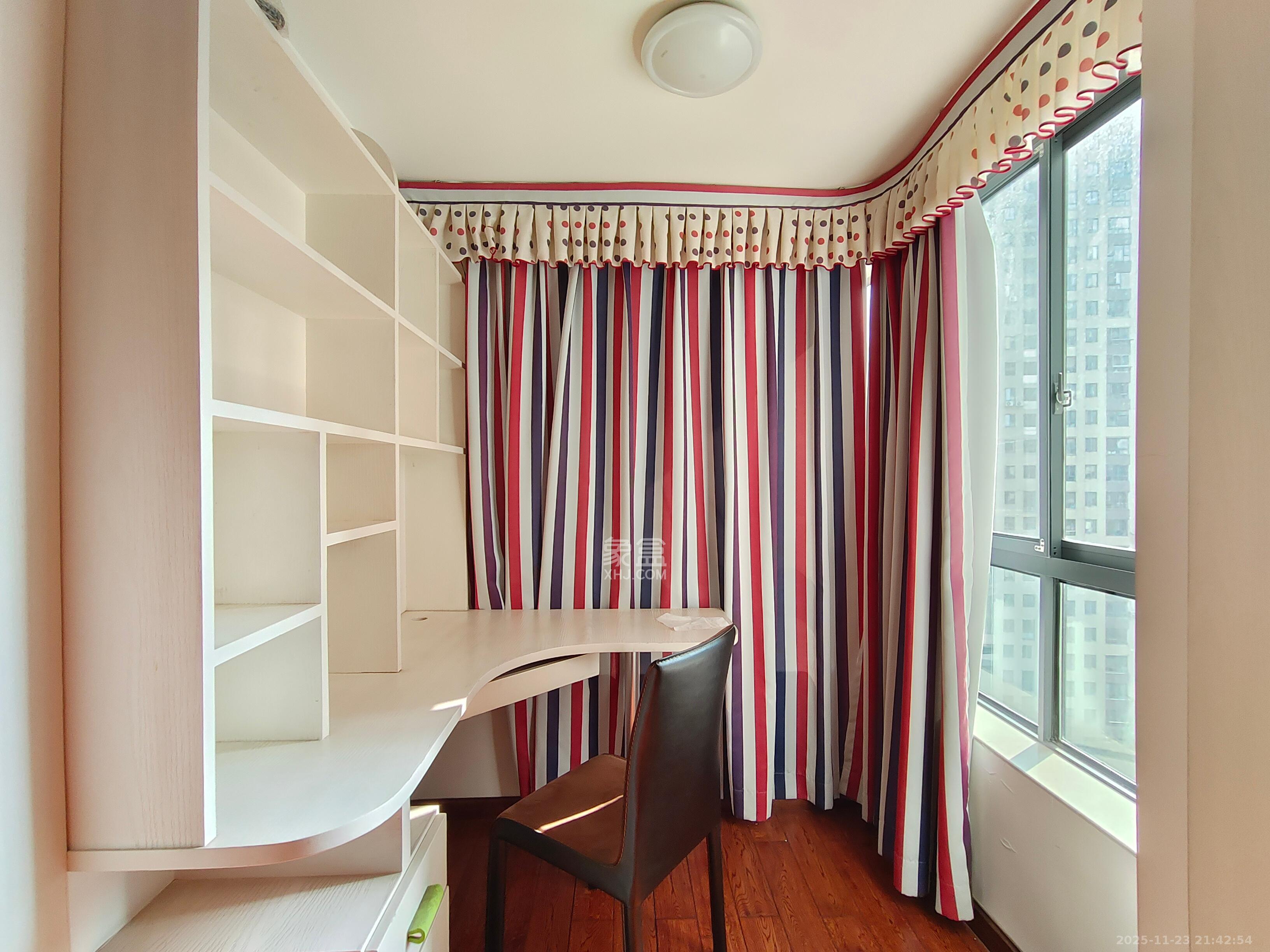 长房时代城 2室2厅1卫 2500.0元/月 长房时代城 2室2厅1卫 2500.0元/月室内图