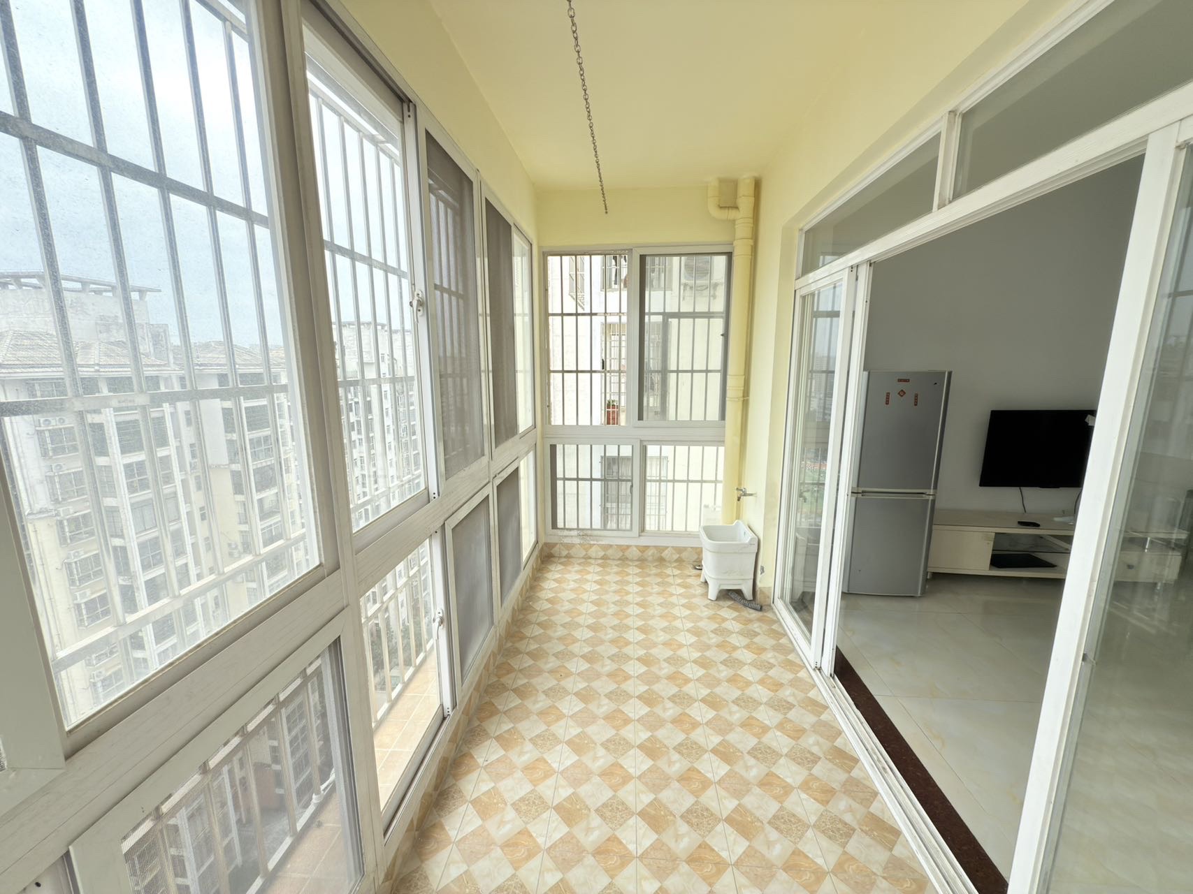 宝泰温泉花园 2室2厅1卫 2300.0元/月 宝泰温泉花园 2室2厅1卫 2300.0元/月室内图