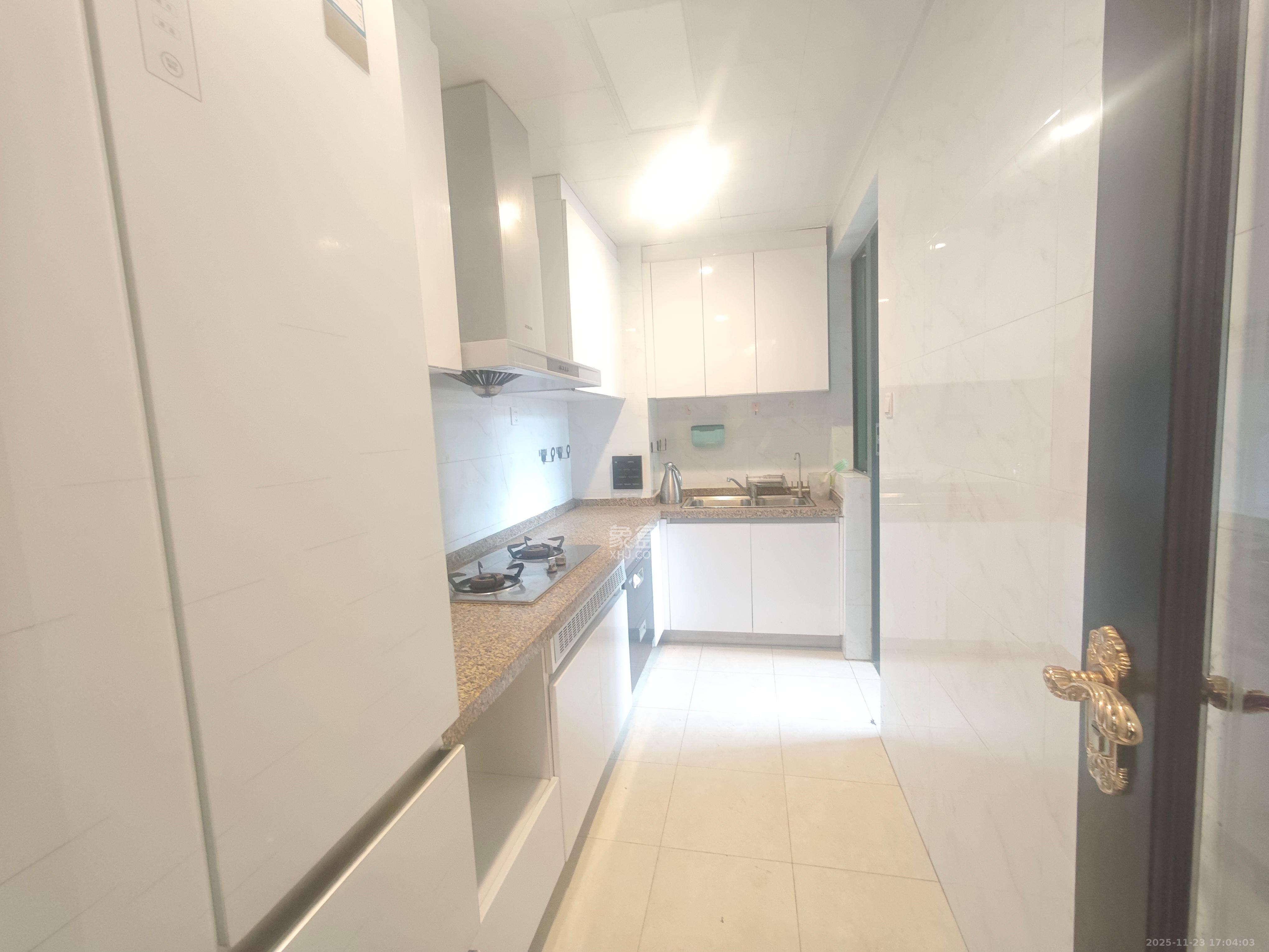 恒大翡翠华庭  3室2厅1卫    2100.0元/月室内图