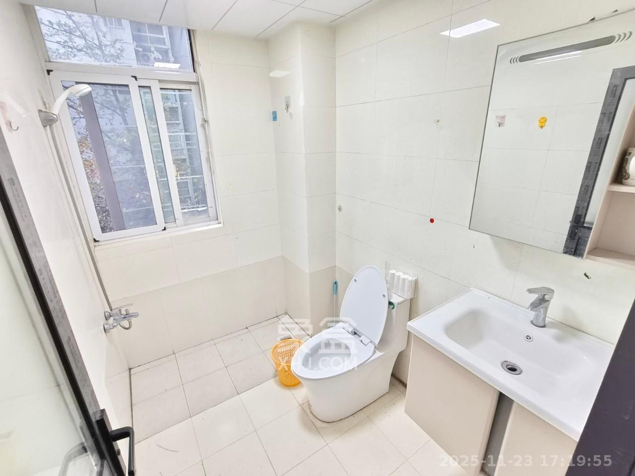 顺天黄金海岸  3室2厅2卫    2600.0元/月室内图