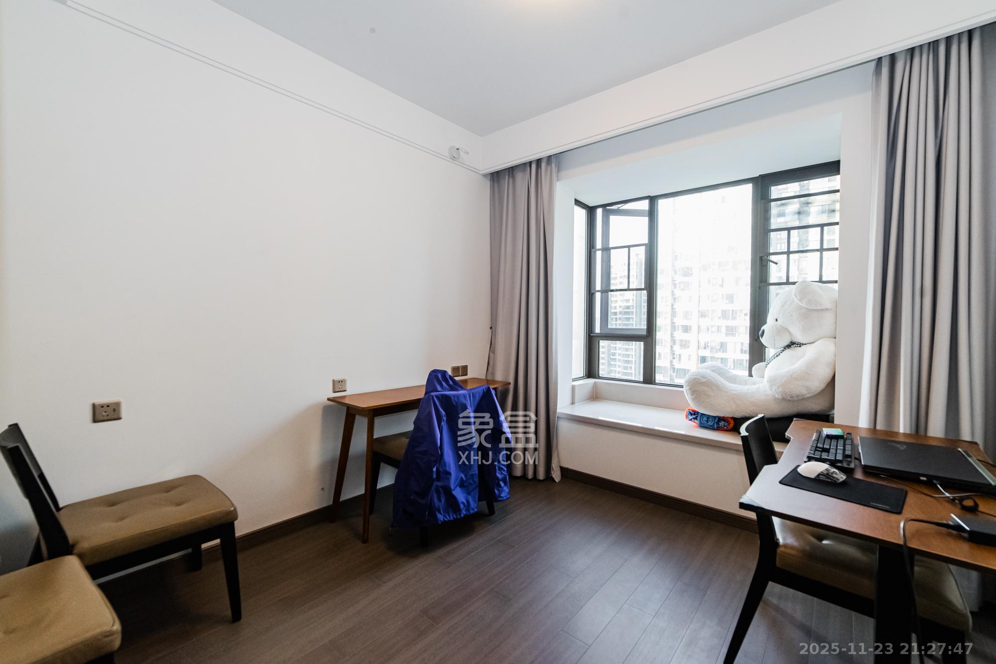 龙湖春江天玺 4室2厅2卫 245.0万 龙湖春江天玺 4室2厅2卫 245.0万卧室