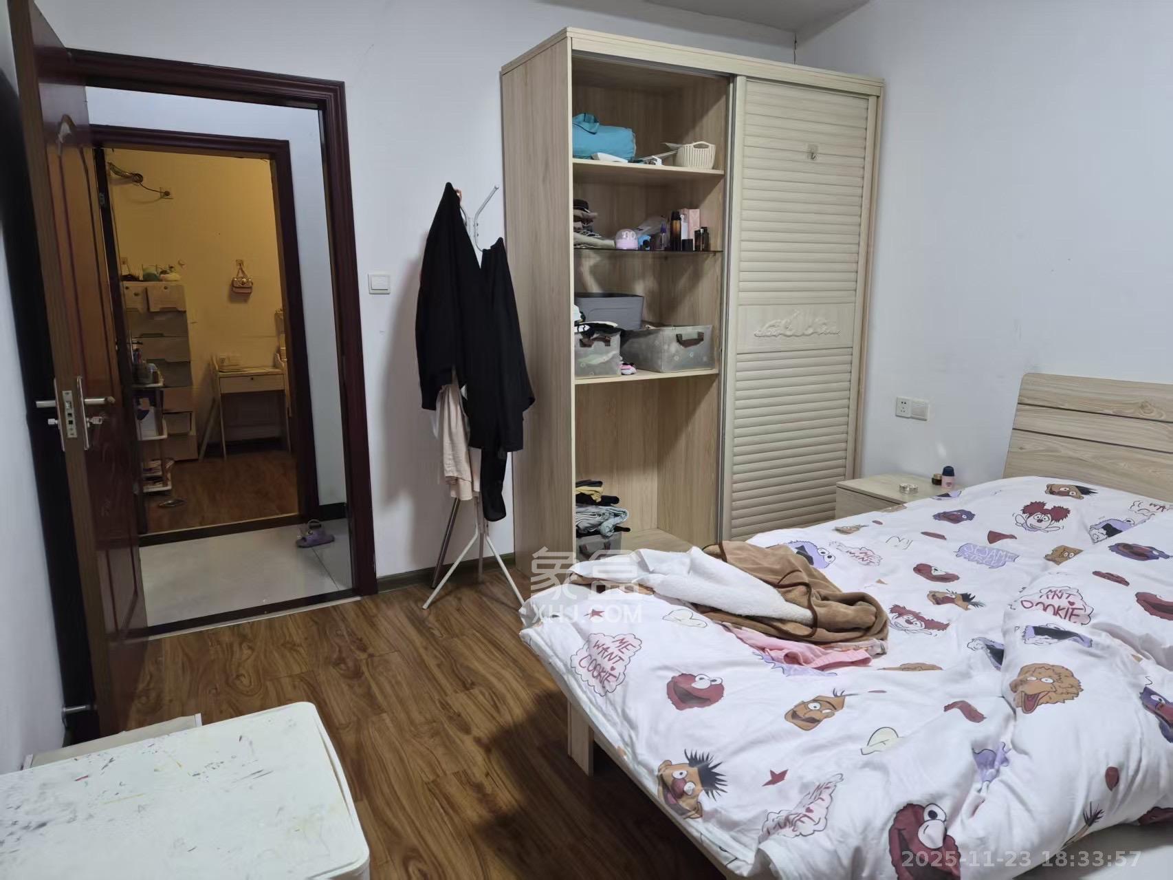 枫华府第  3室2厅2卫    1800.0元/月室内图