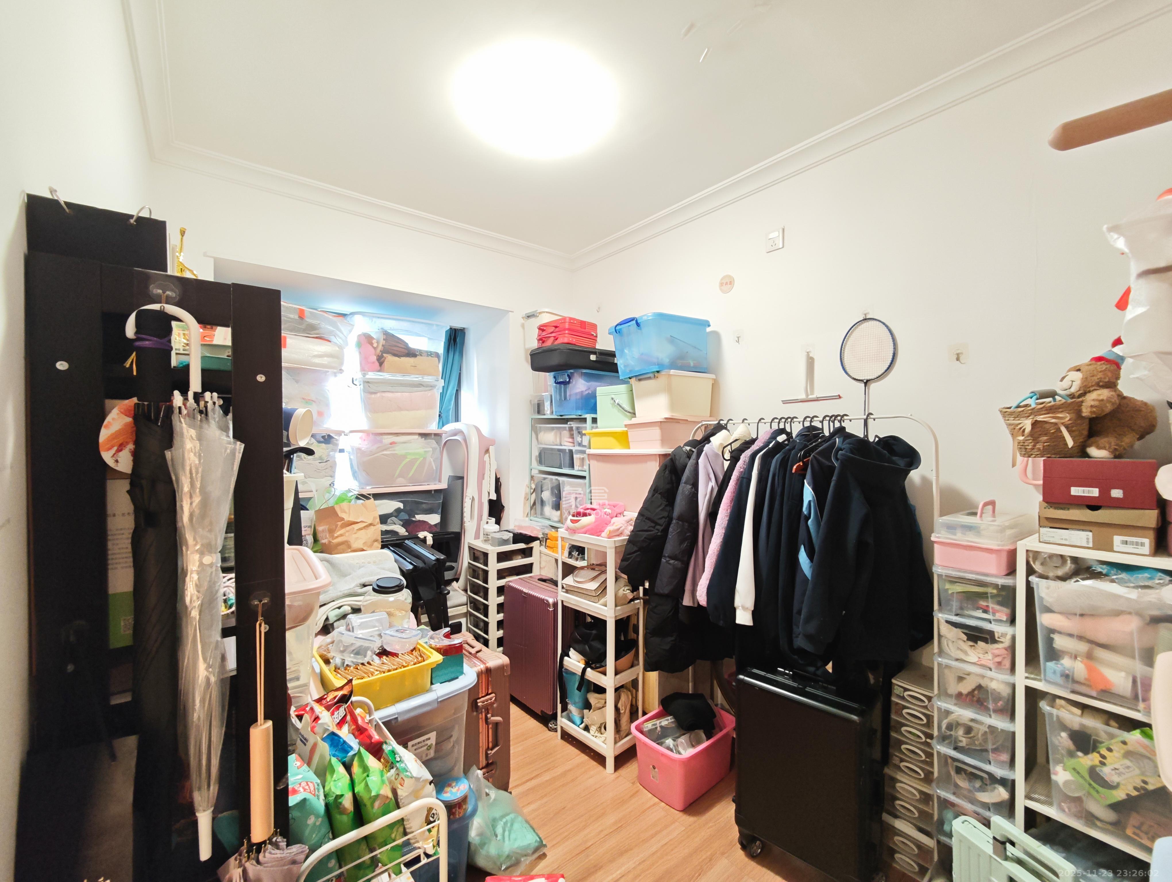 万科魅力之城  3室2厅2卫    100.0万卧室