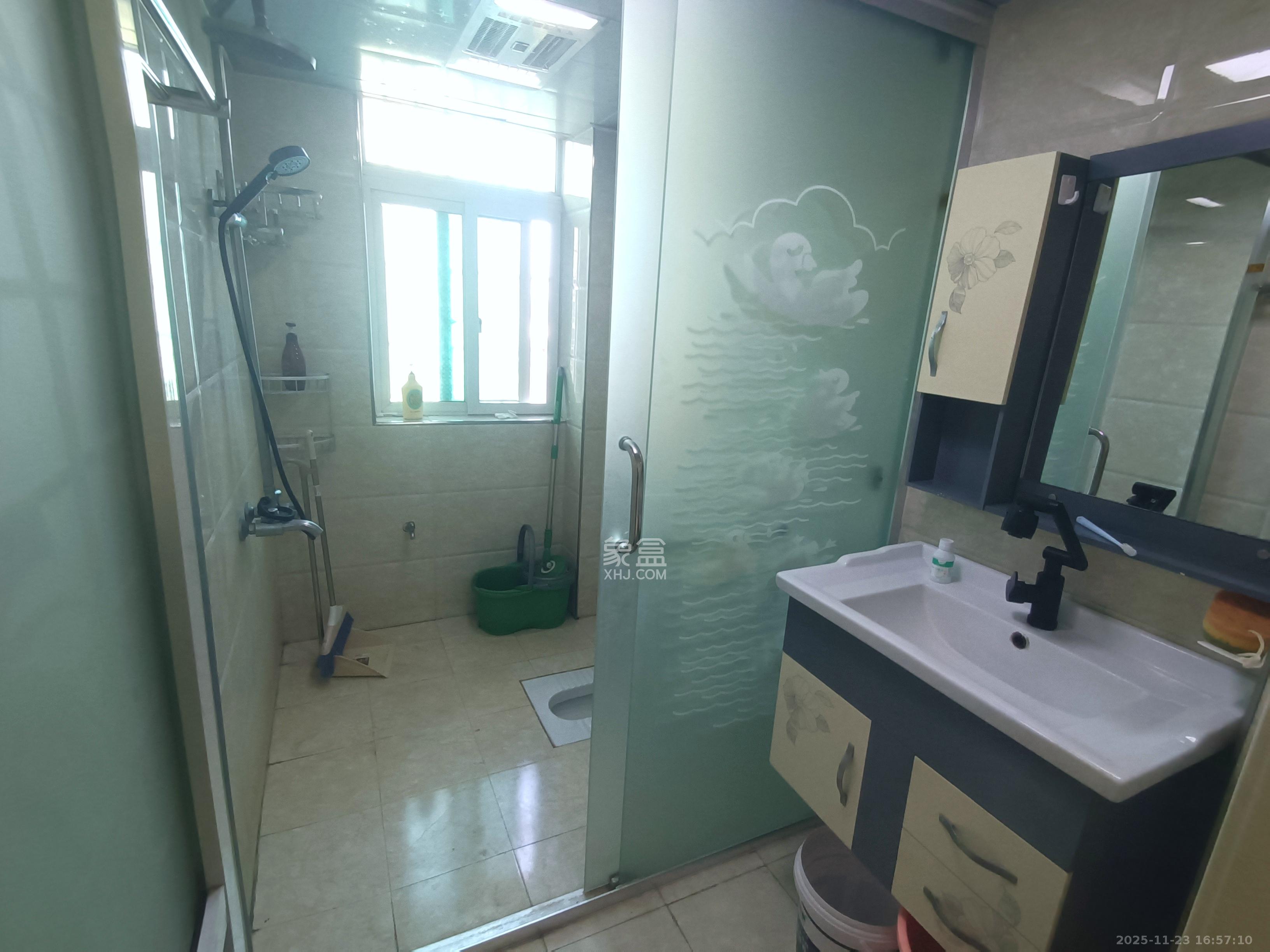 麓谷加州阳光  2室2厅1卫    2300.0元/月室内图