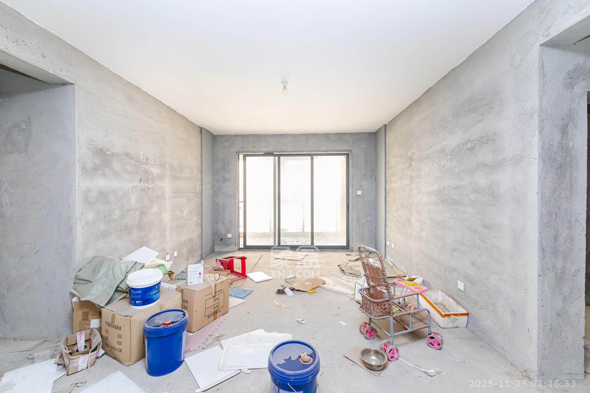 明发国际城 4室2厅2卫 102.0万 明发国际城 4室2厅2卫 102.0万客厅