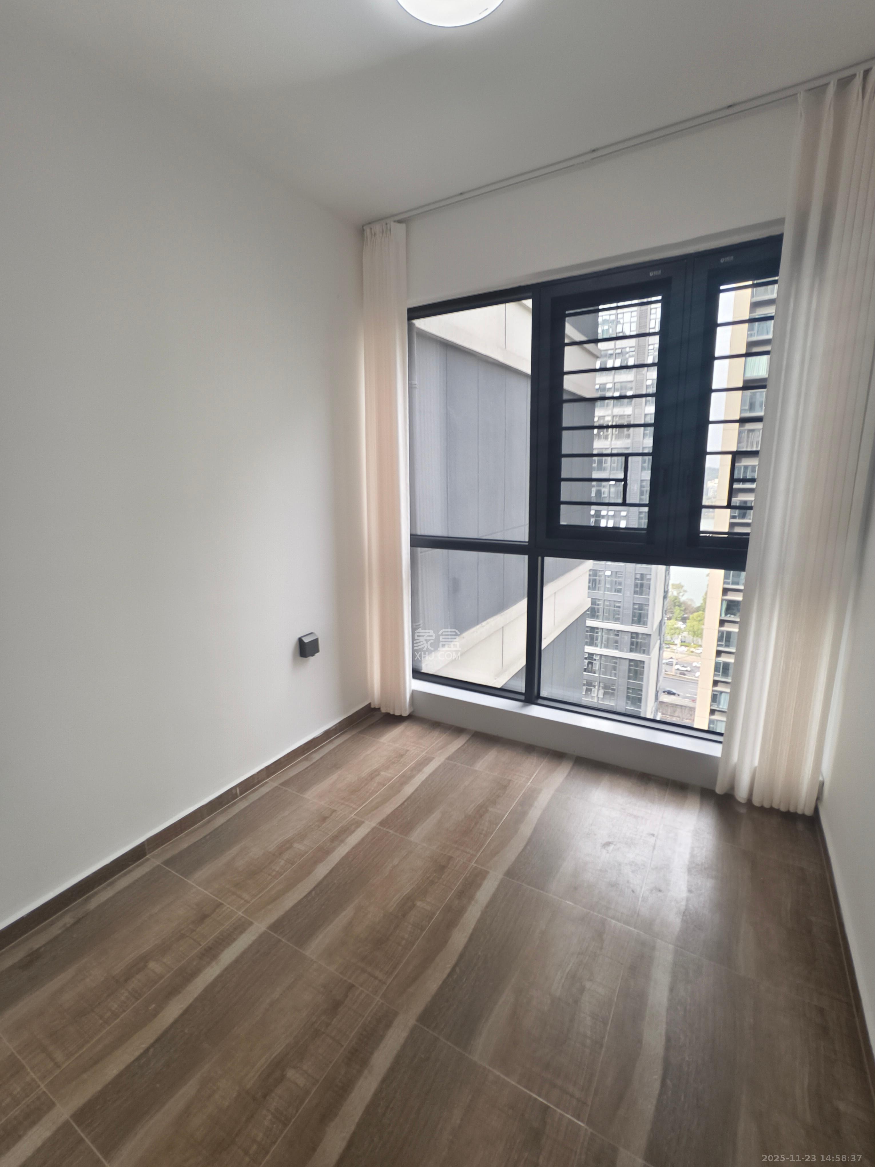 绿地V岛 4室2厅2卫 4300.0元/月 绿地V岛 4室2厅2卫 4300.0元/月室内图