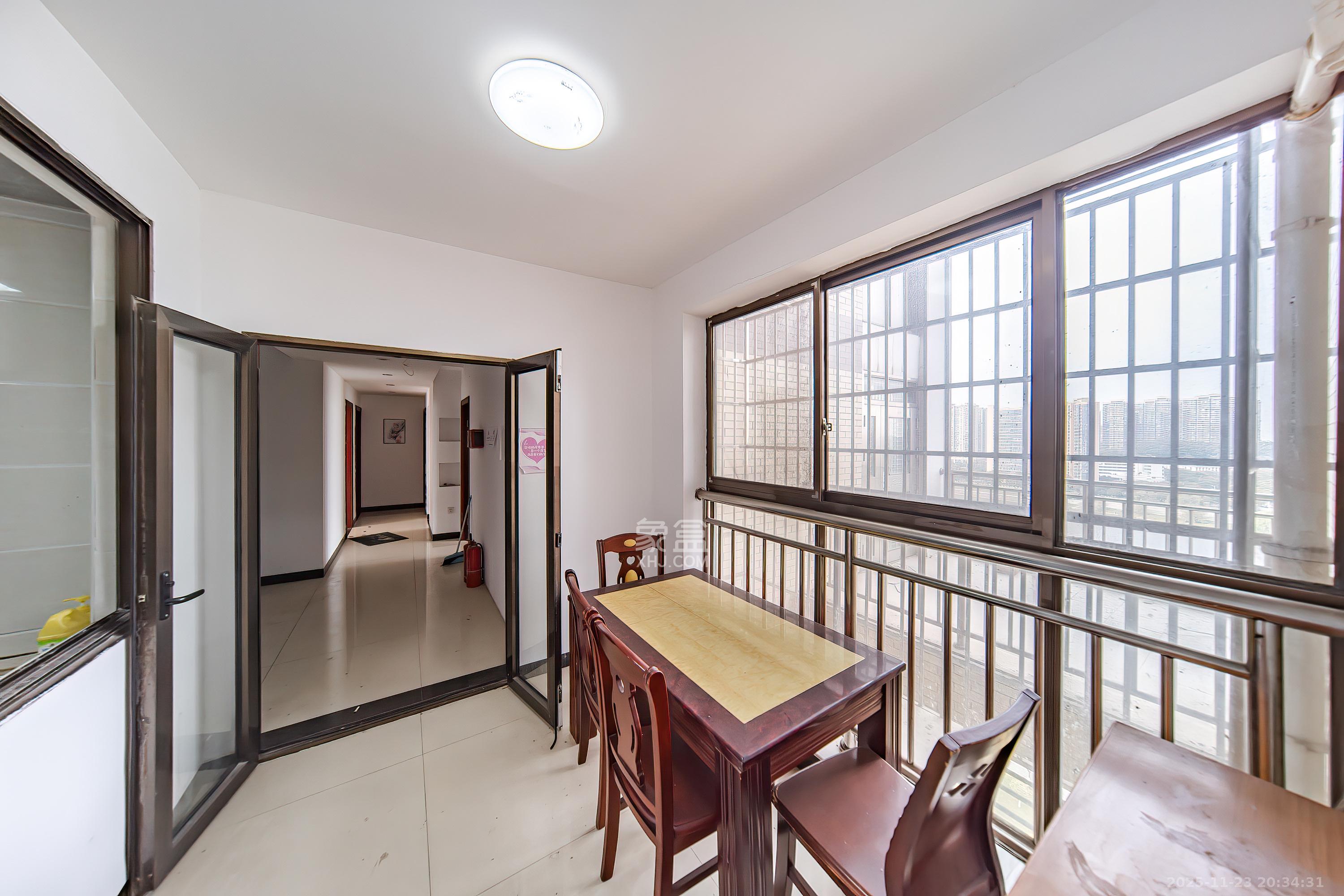 四方水岸(世方水岸) 3室2厅1卫 95.0万 四方水岸(世方水岸) 3室2厅1卫 95.0万阳台