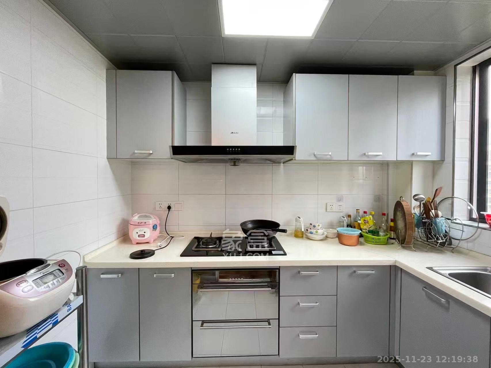 保利麓谷林语A区 1室2厅1卫 2300.0元/月 保利麓谷林语A区 1室2厅1卫 2300.0元/月室内图