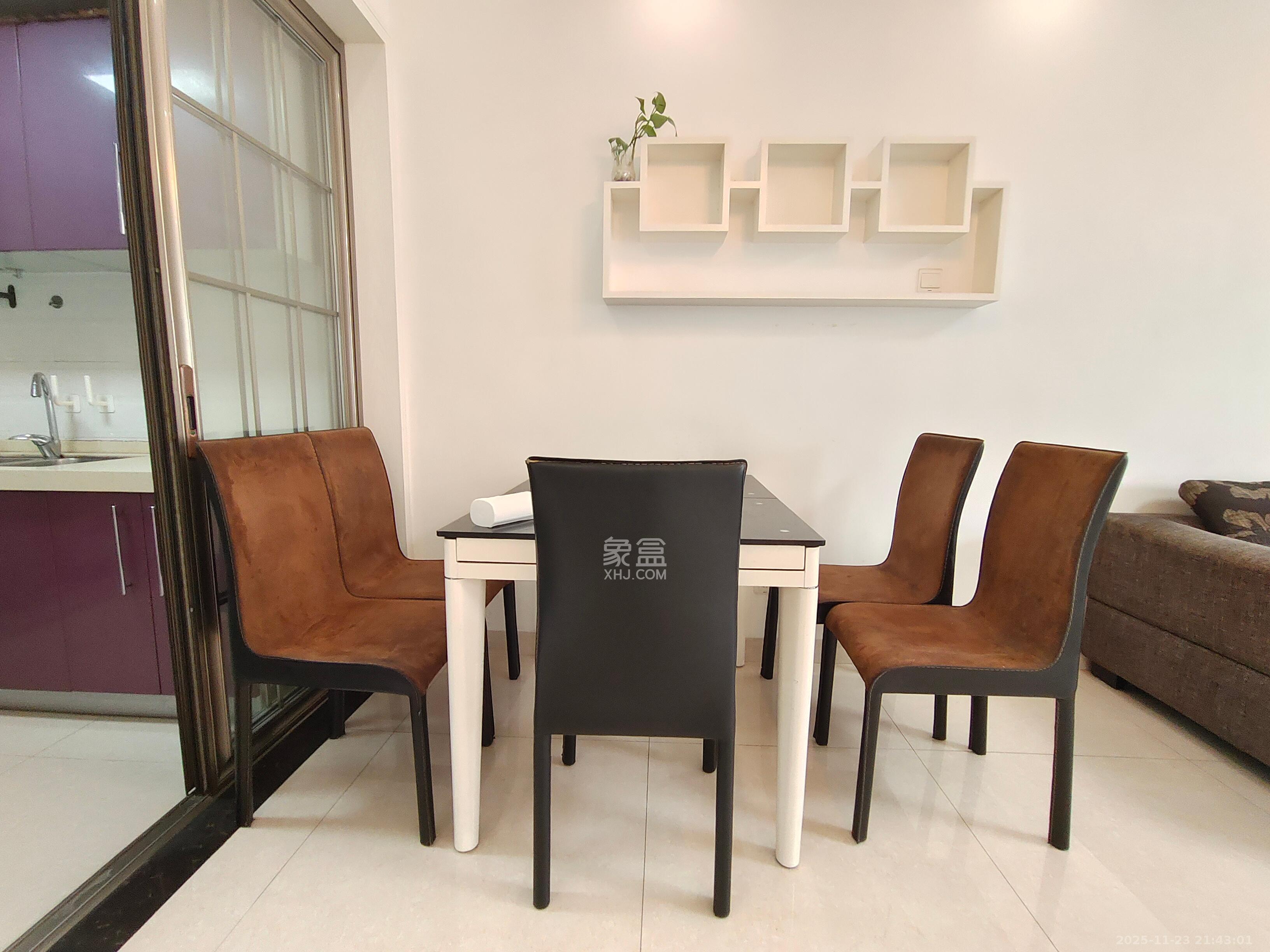 长房时代城 2室2厅1卫 2500.0元/月 长房时代城 2室2厅1卫 2500.0元/月室内图