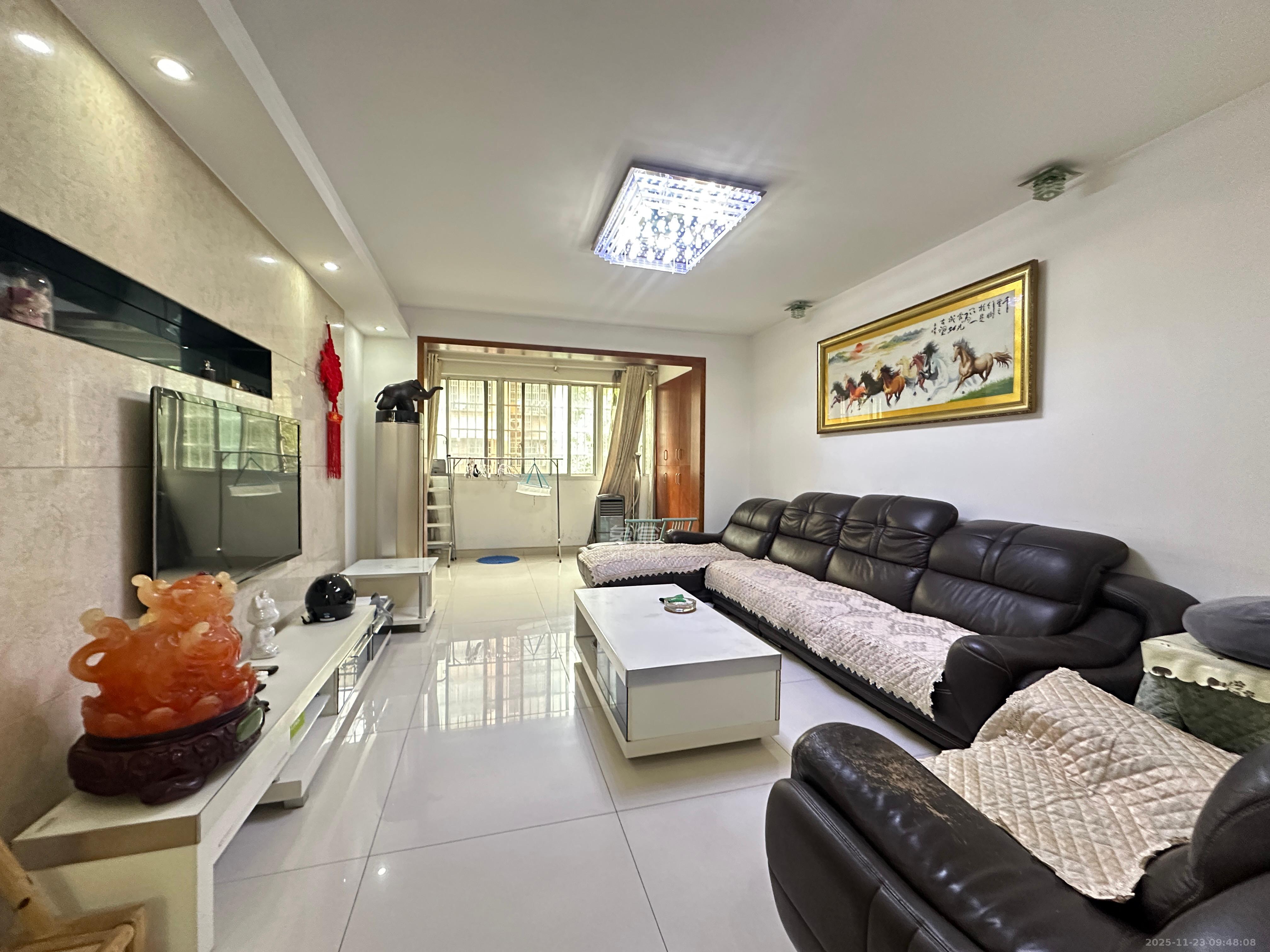 桔香鑫城  3室2厅2卫    2600.0元/月室内图