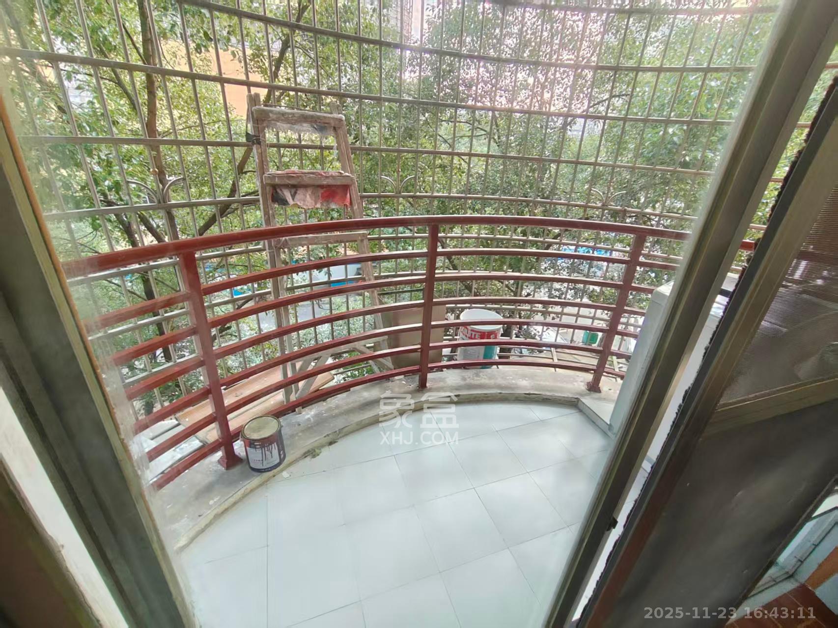 莲湖汽车饰品城（莲湖公寓）  1室2厅1卫    1600.0元/月室内图