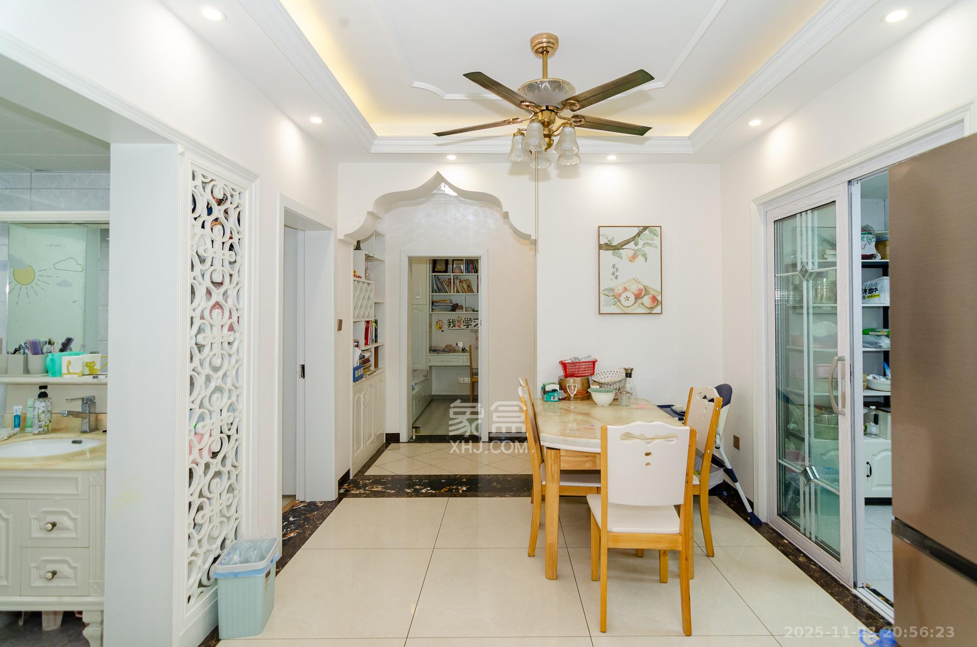 富基世纪公园 3室2厅1卫 56.0万 富基世纪公园 3室2厅1卫 56.0万客厅