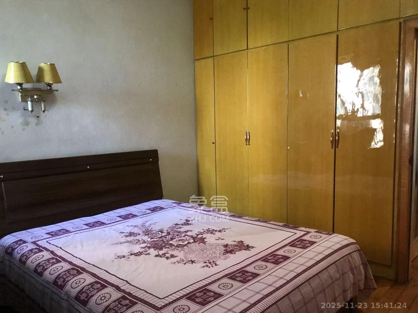 申湘花园  3室2厅1卫    2000.0元/月室内图