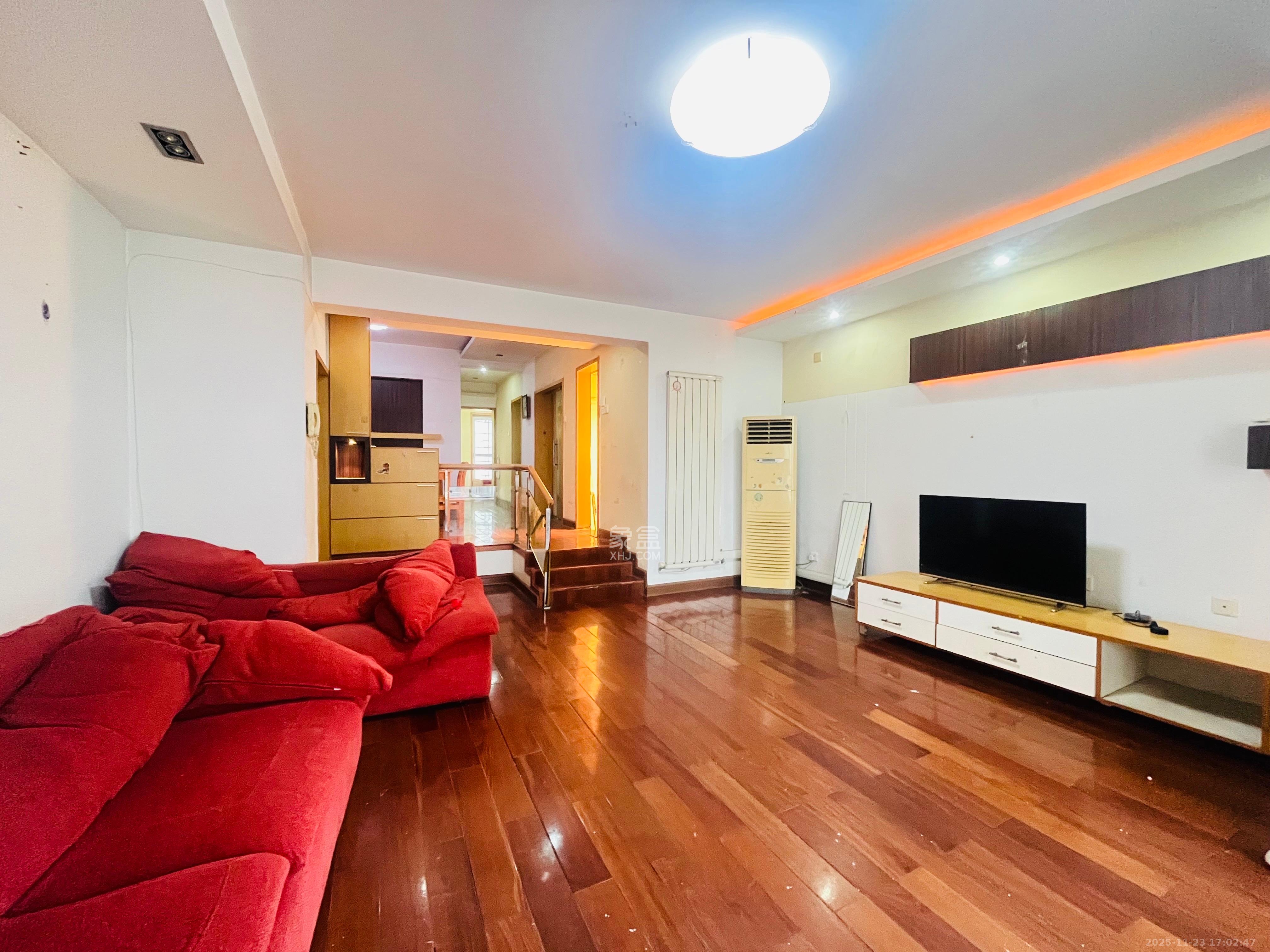 四季阳光花城 1室2厅2卫 3300.0元/月 四季阳光花城 1室2厅2卫 3300.0元/月室内图