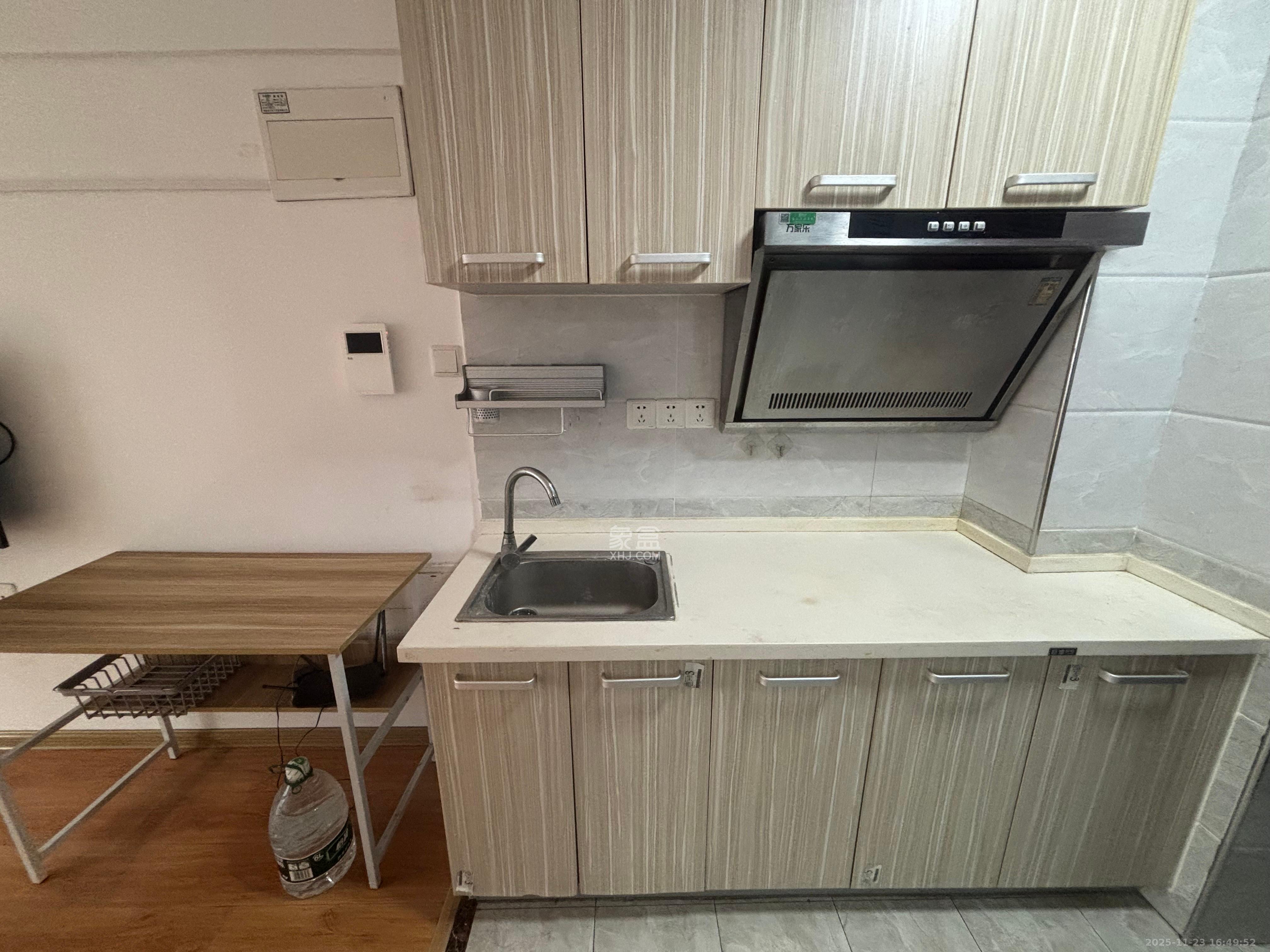 中交里城  1室1厅1卫    1500.0元/月室内图