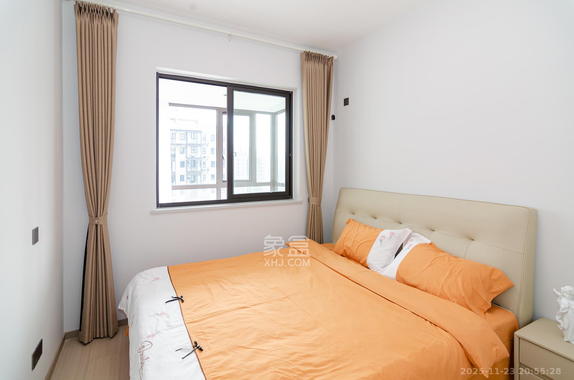 新华联梦想城  4室2厅2卫    113.8万卧室