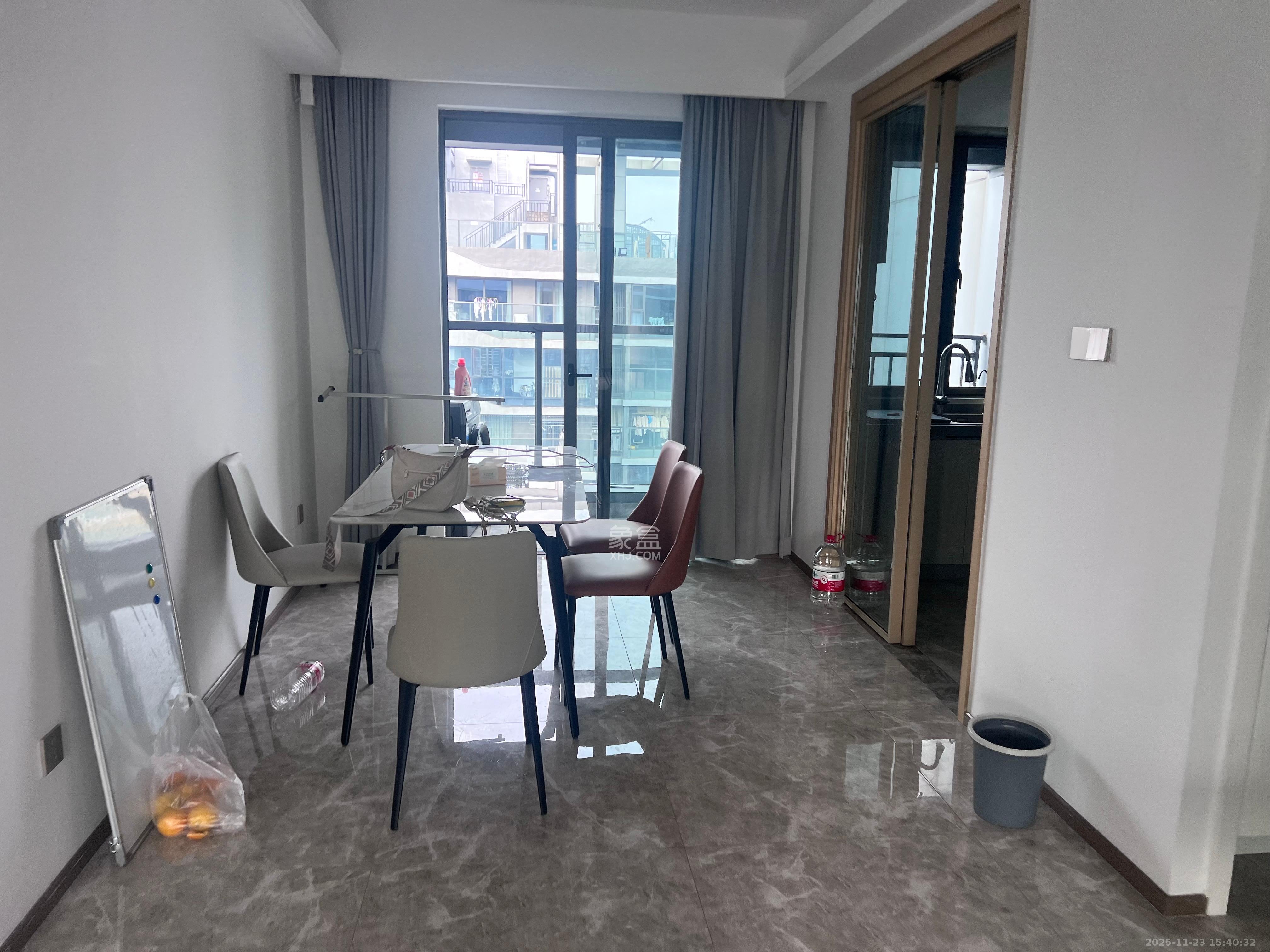 复地滨江金融中心 4室2厅2卫 5500.0元/月 复地滨江金融中心 4室2厅2卫 5500.0元/月室内图