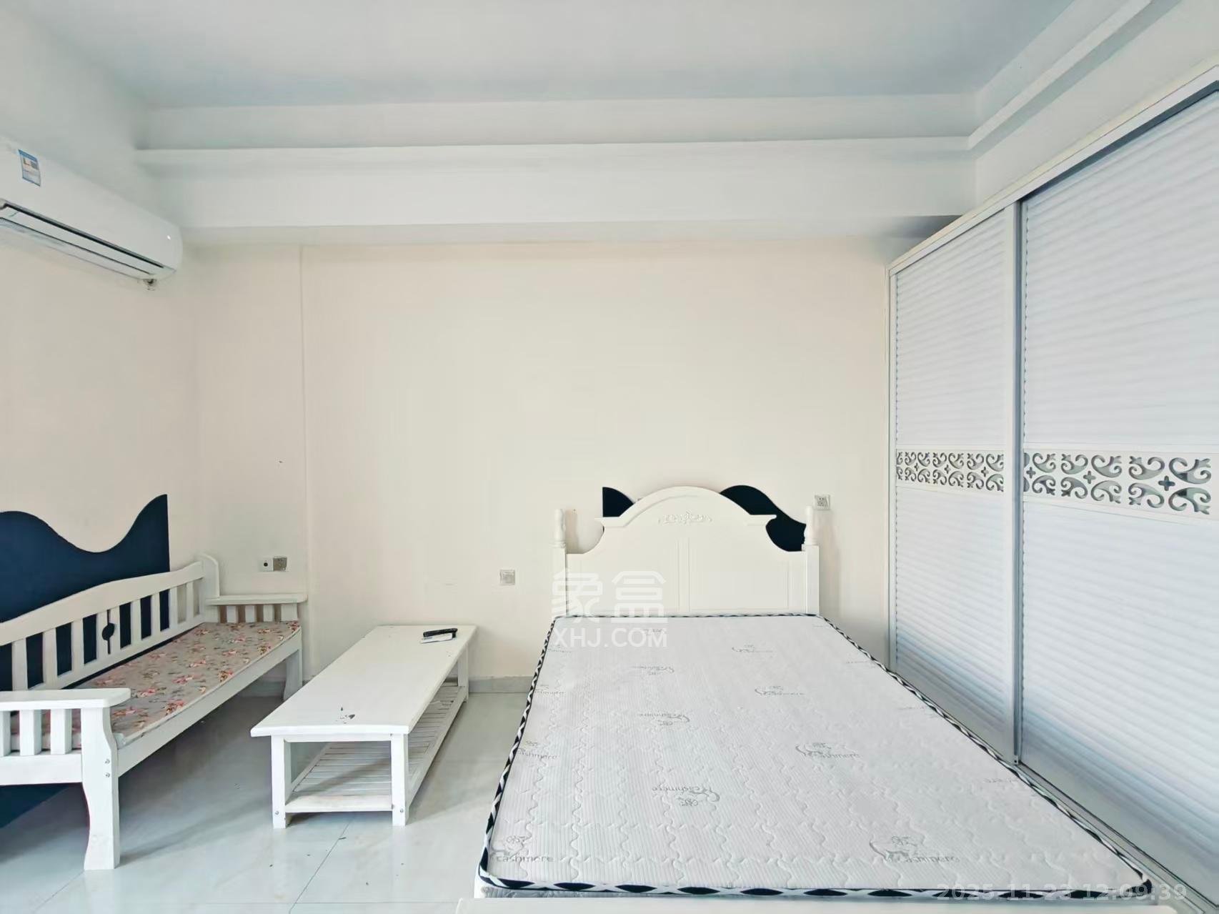 新世界广场  1室1厅1卫    1300.0元/月室内图