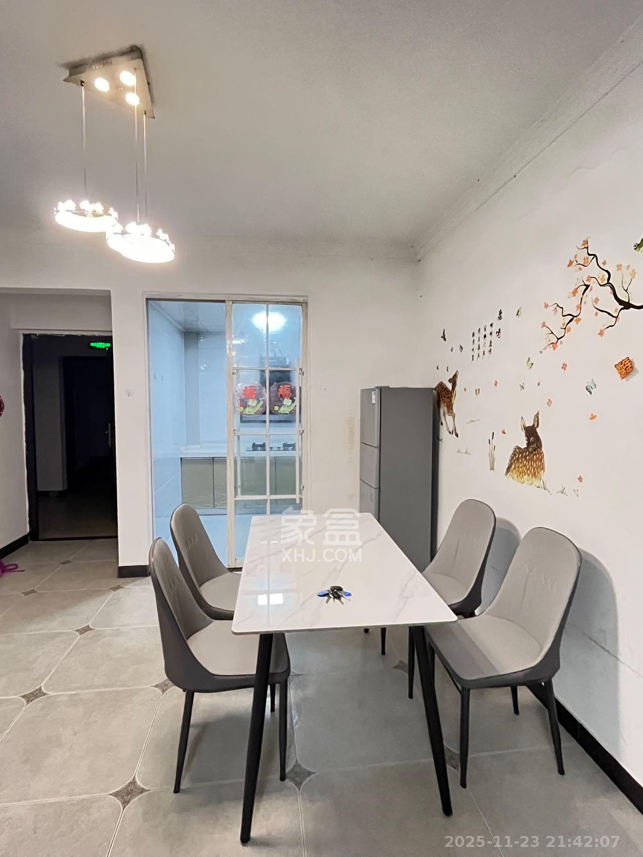 丽发新城 2室2厅1卫 1400.0元/月 丽发新城 2室2厅1卫 1400.0元/月室内图