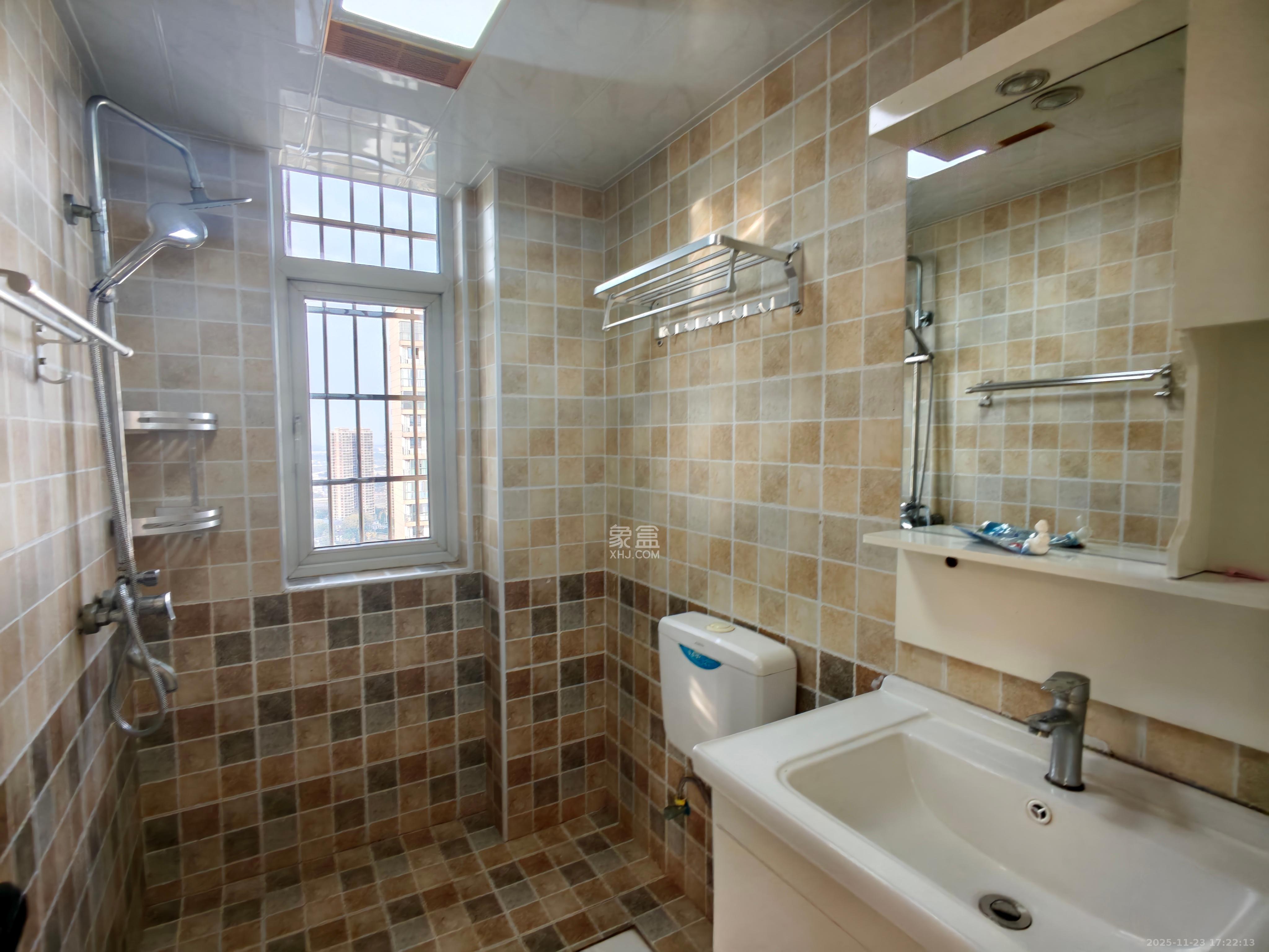 和悦城(蟠龙景苑) 3室2厅1卫 1650.0元/月 和悦城(蟠龙景苑) 3室2厅1卫 1650.0元/月室内图