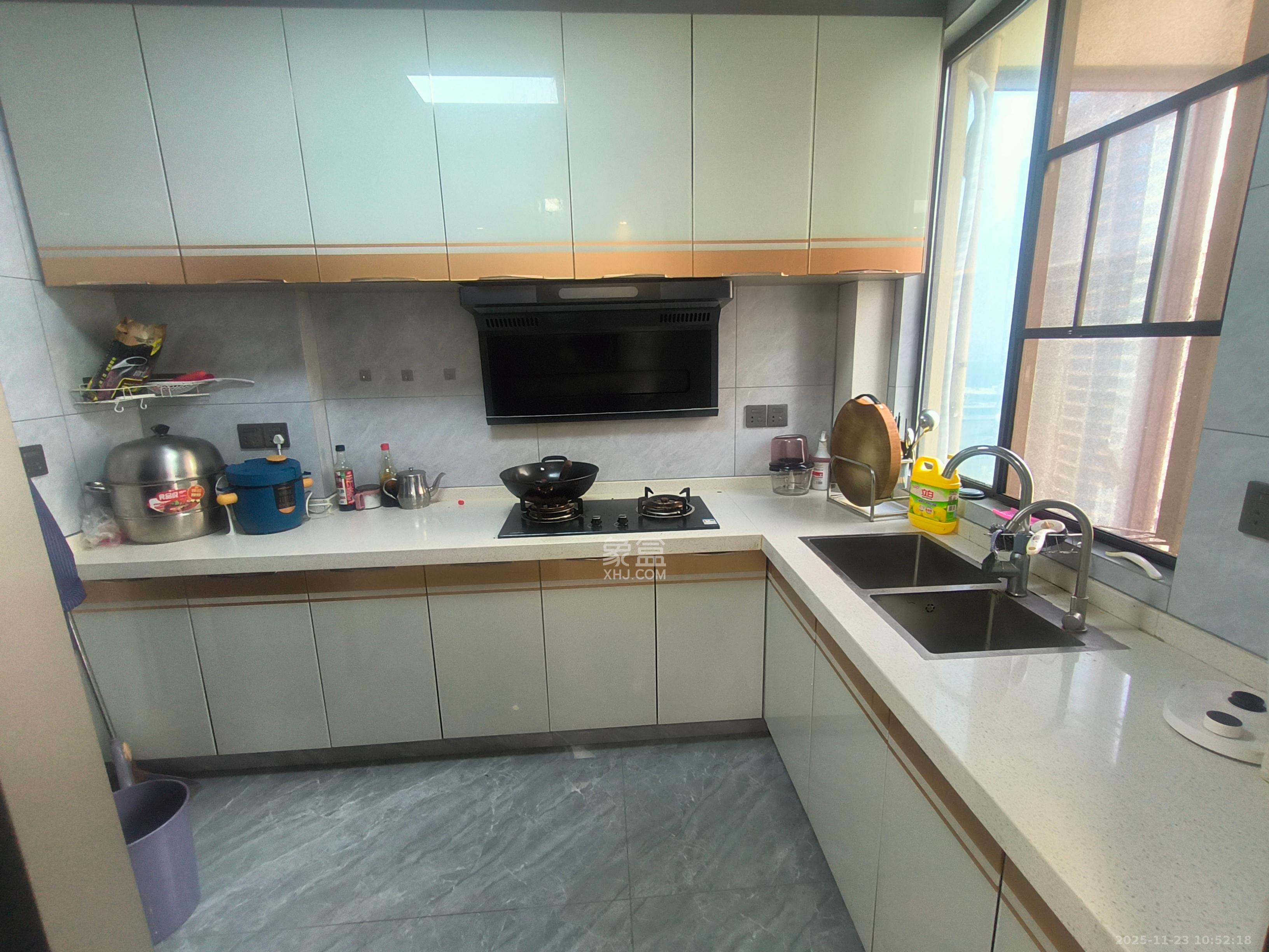 润和湘江天地AB区  4室2厅2卫    3800.0元/月室内图