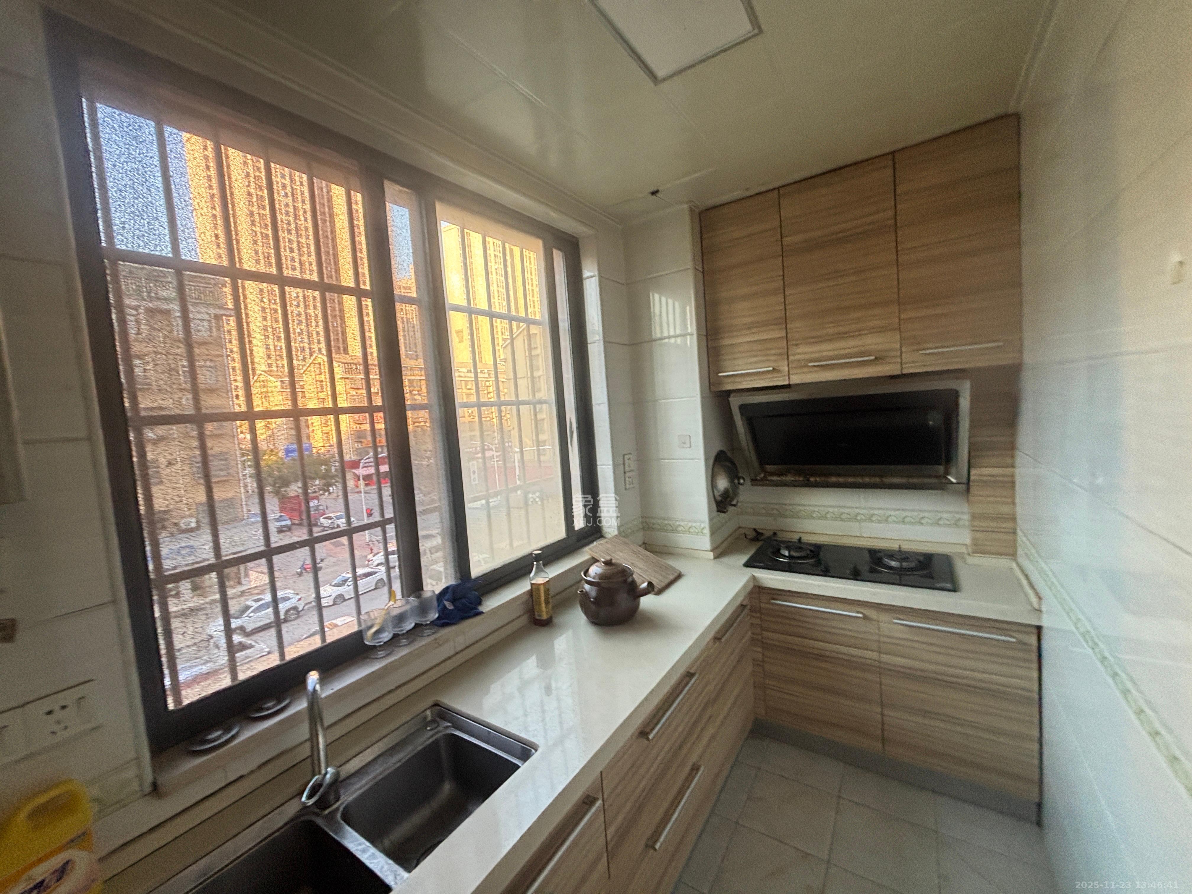 新华都万家城  3室2厅2卫    2300.0元/月室内图