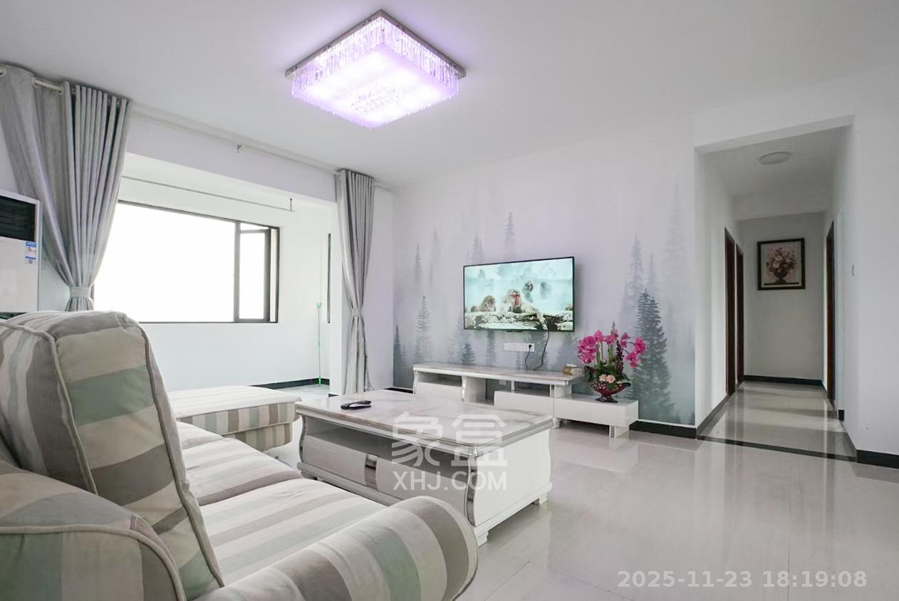 中国铁建梅溪青秀三期 4室2厅2卫 208.0万 中国铁建梅溪青秀三期 4室2厅2卫 208.0万客厅