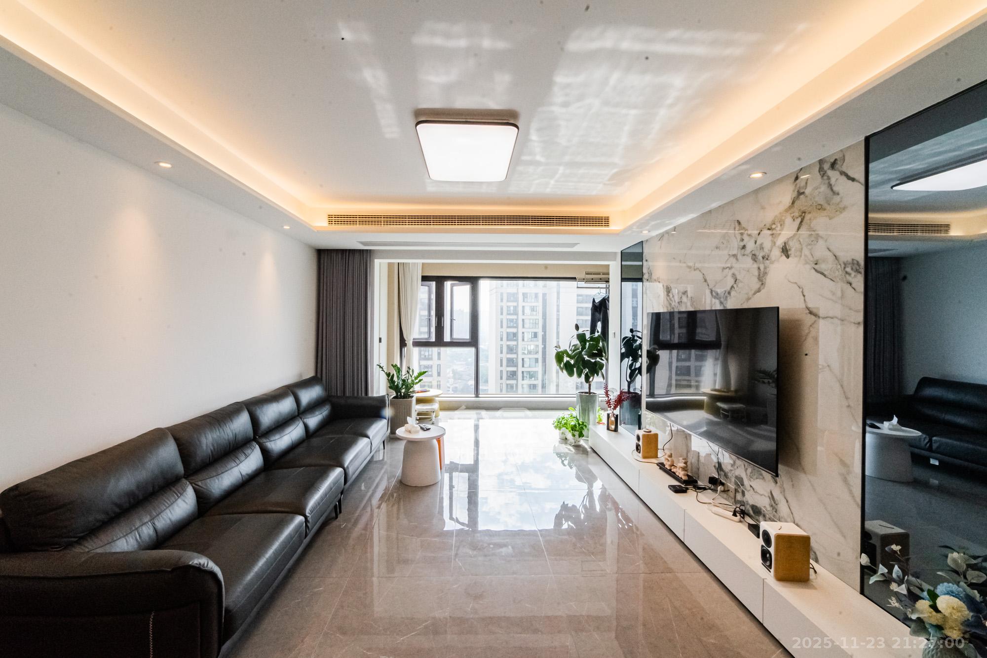 龙湖春江天玺 4室2厅2卫 185.0万 龙湖春江天玺 4室2厅2卫 185.0万客厅