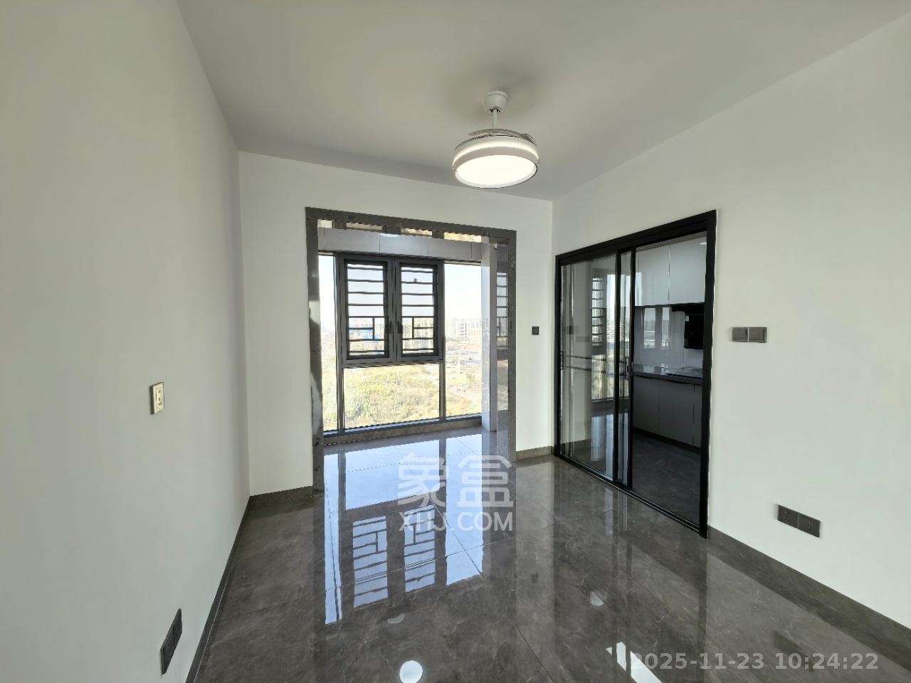 桥头家园二期（桥头家苑二期）  4室2厅2卫    2400.0元/月室内图