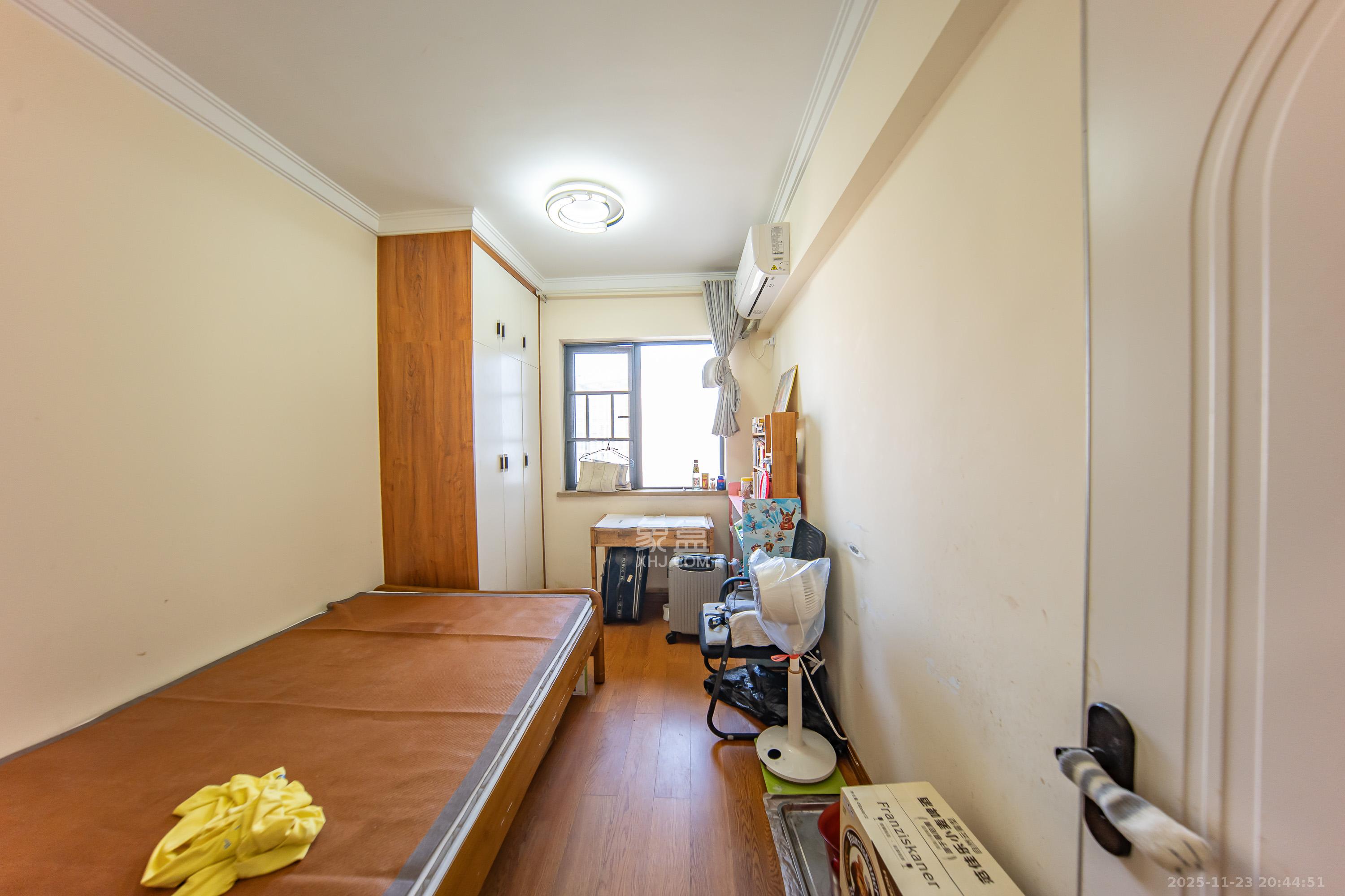 兰亭湾畔 4室2厅2卫 145.0万 兰亭湾畔 4室2厅2卫 145.0万卧室