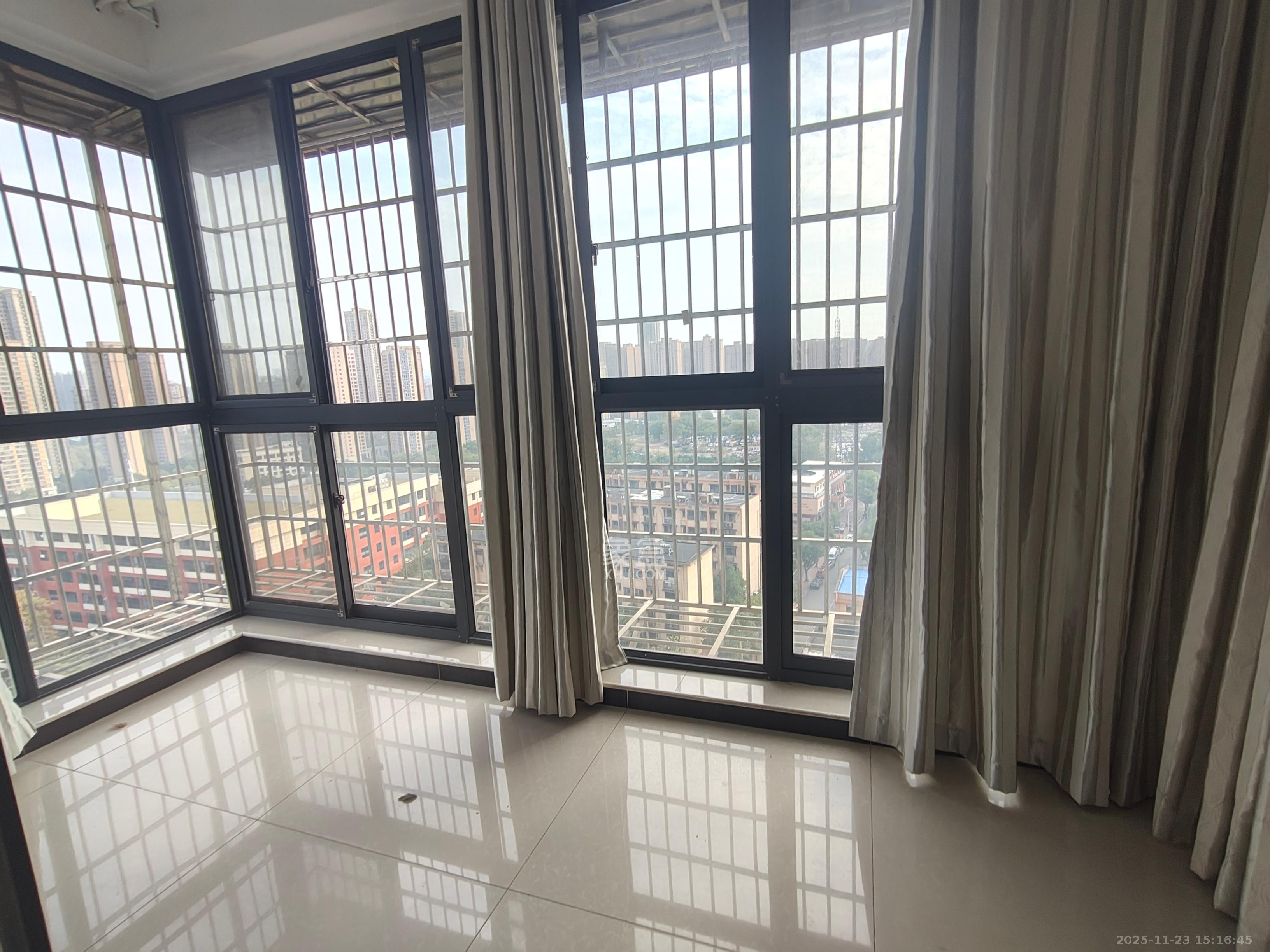 星城新宇瑞景苑(景塘苑) 3室2厅2卫 2400.0元/月 星城新宇瑞景苑(景塘苑) 3室2厅2卫 2400.0元/月室内图