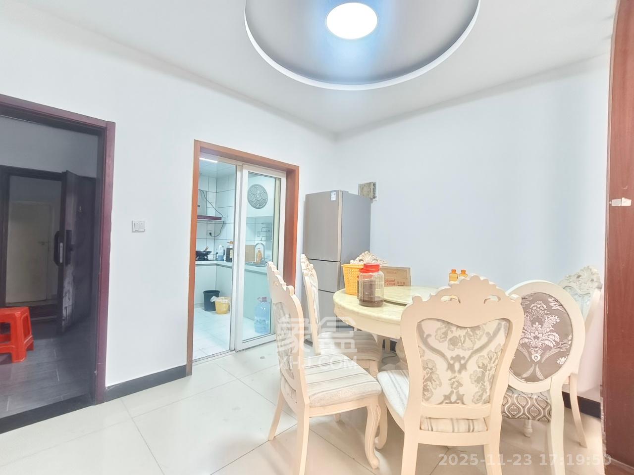 顺天黄金海岸  3室2厅2卫    2600.0元/月室内图