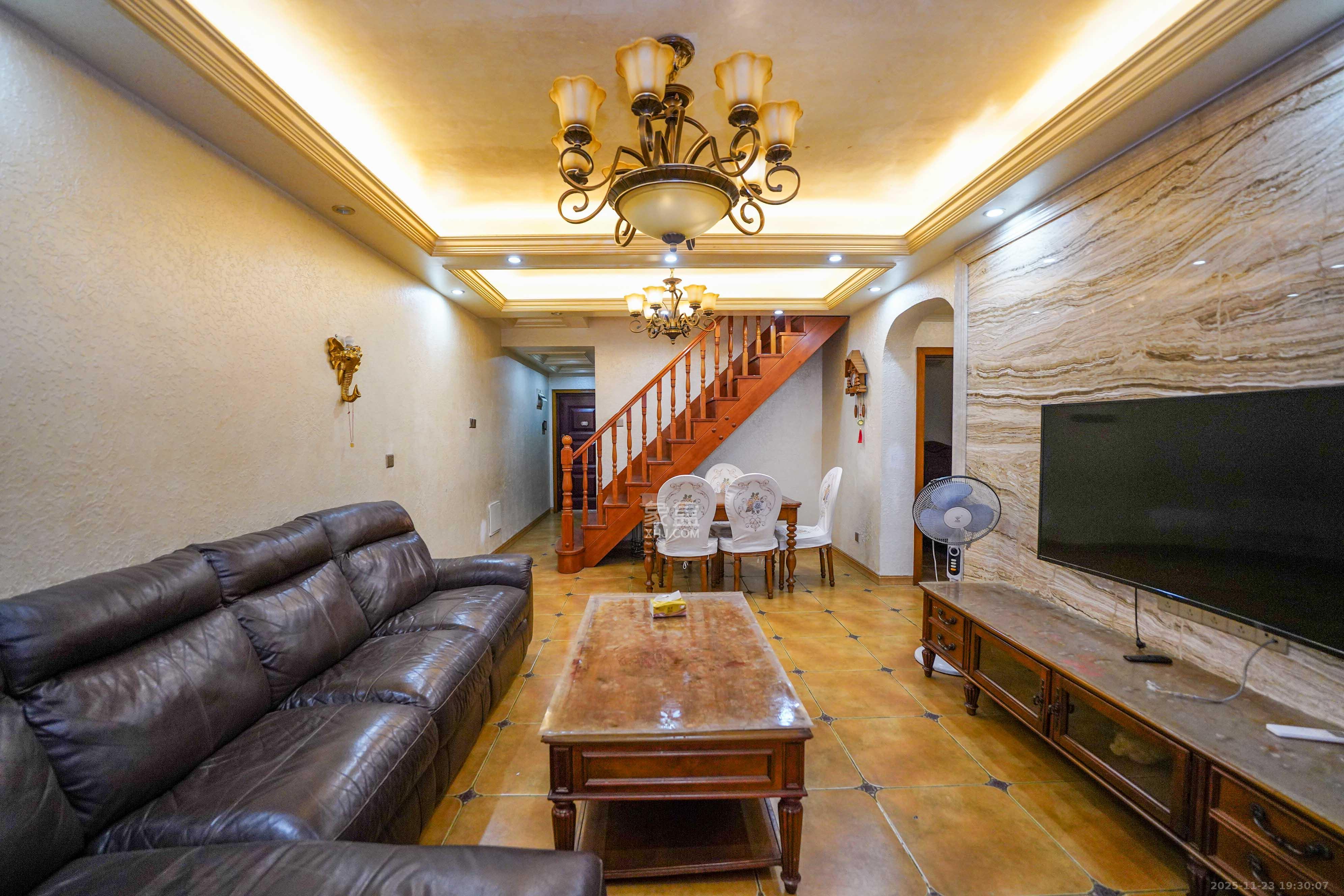 五矿紫湖香醍 2室2厅1卫 89.8万 五矿紫湖香醍 2室2厅1卫 89.8万客厅